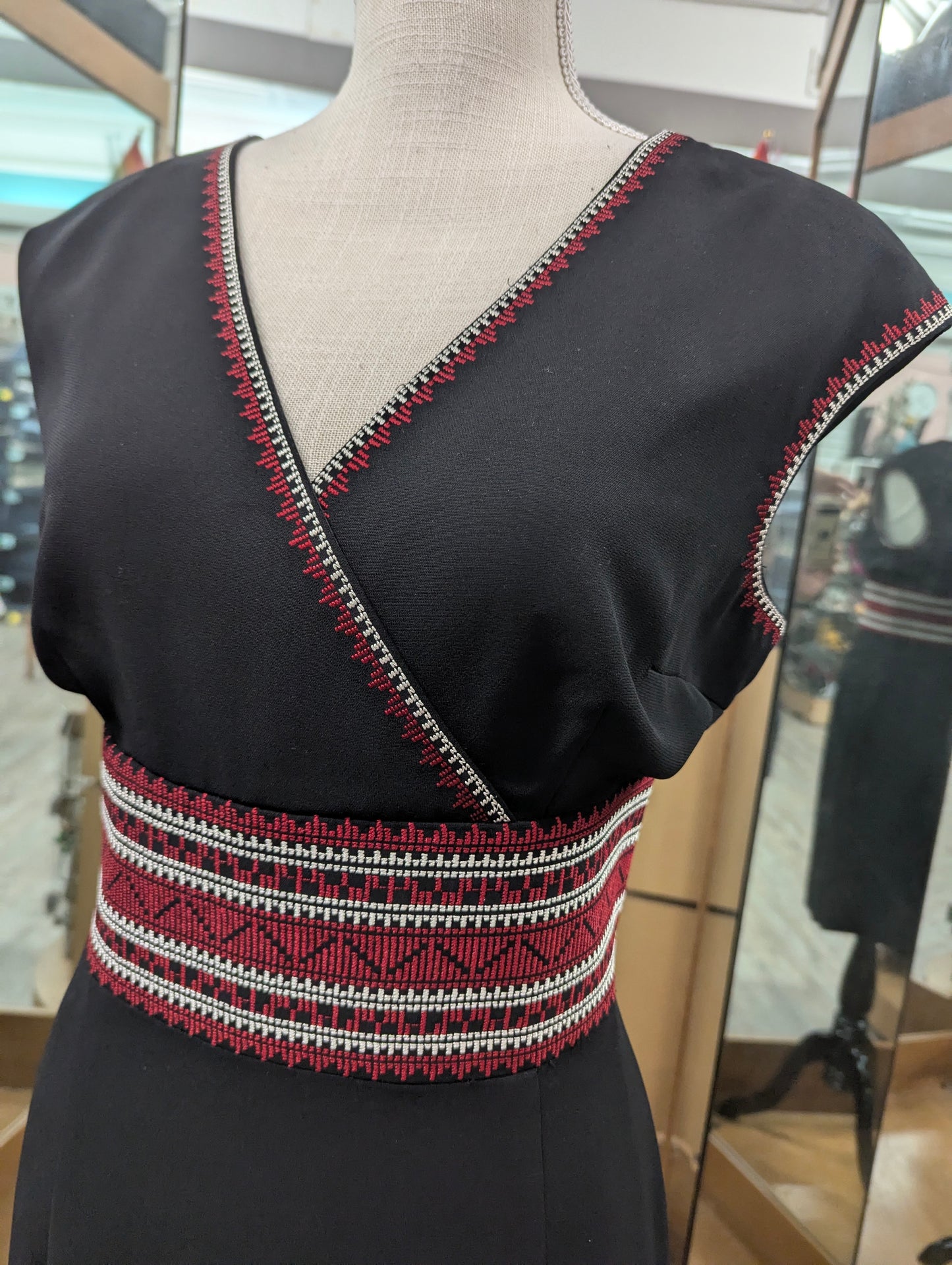 Maggy London Petites Black Sheath Dress with Red and White Embroidery in 12