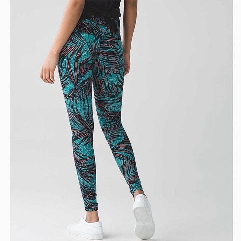 Lululemon Tropical Print Wonder Under Crop in 4