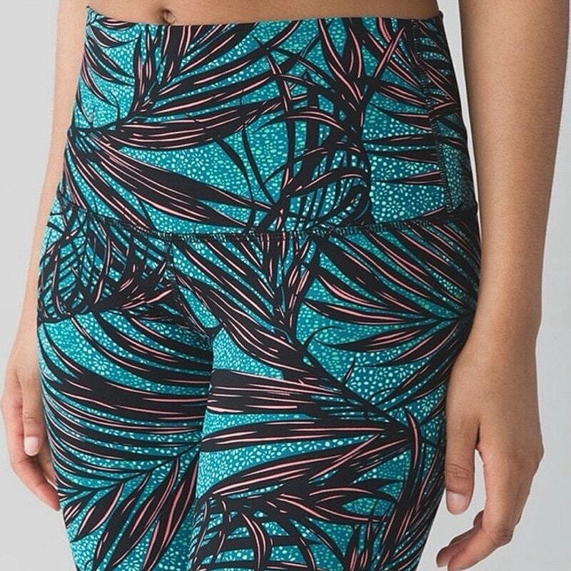 Lululemon Tropical Print Wonder Under Crop in 4