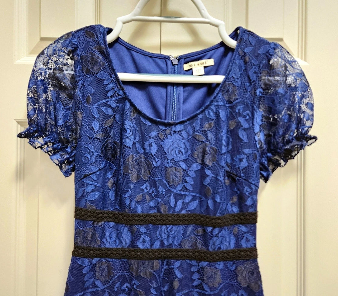 NWT Mi Ami Navy & Black Floral Lace Ruffle Tier Midi Dress – Size Small