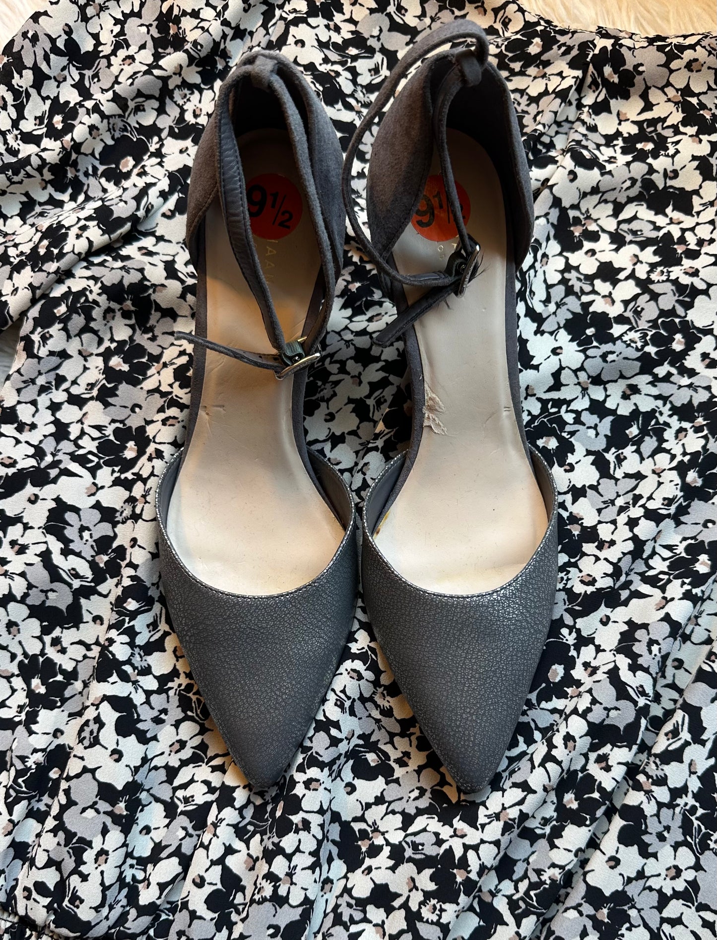 COLE HAAN Saybrook II D’orsay Ankle Strap Pump Gray Leather Suede Shoes Sz 9.5
