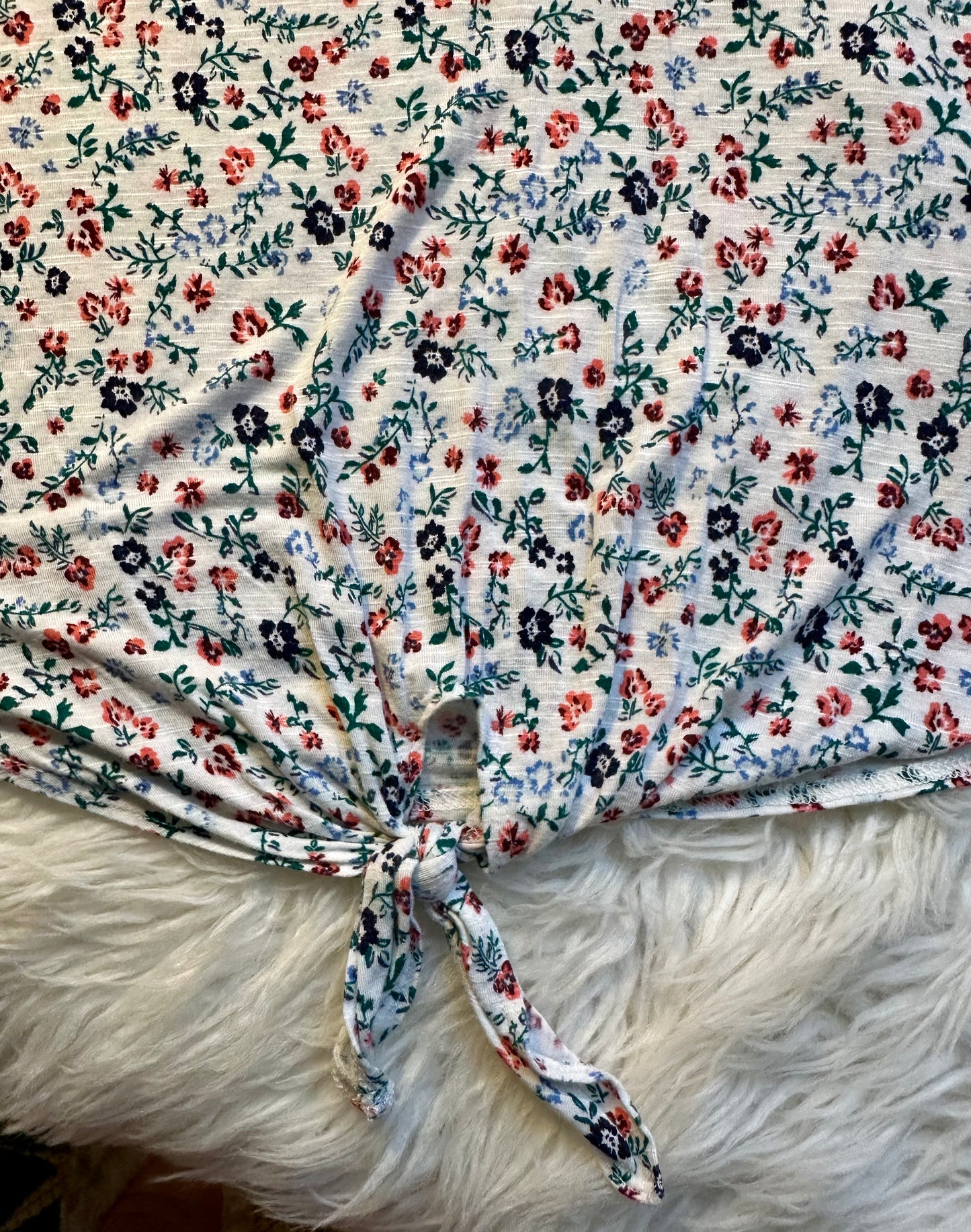 SO White Floral Tie Front Short Sleeve Tee Shirt Women’s Size Small