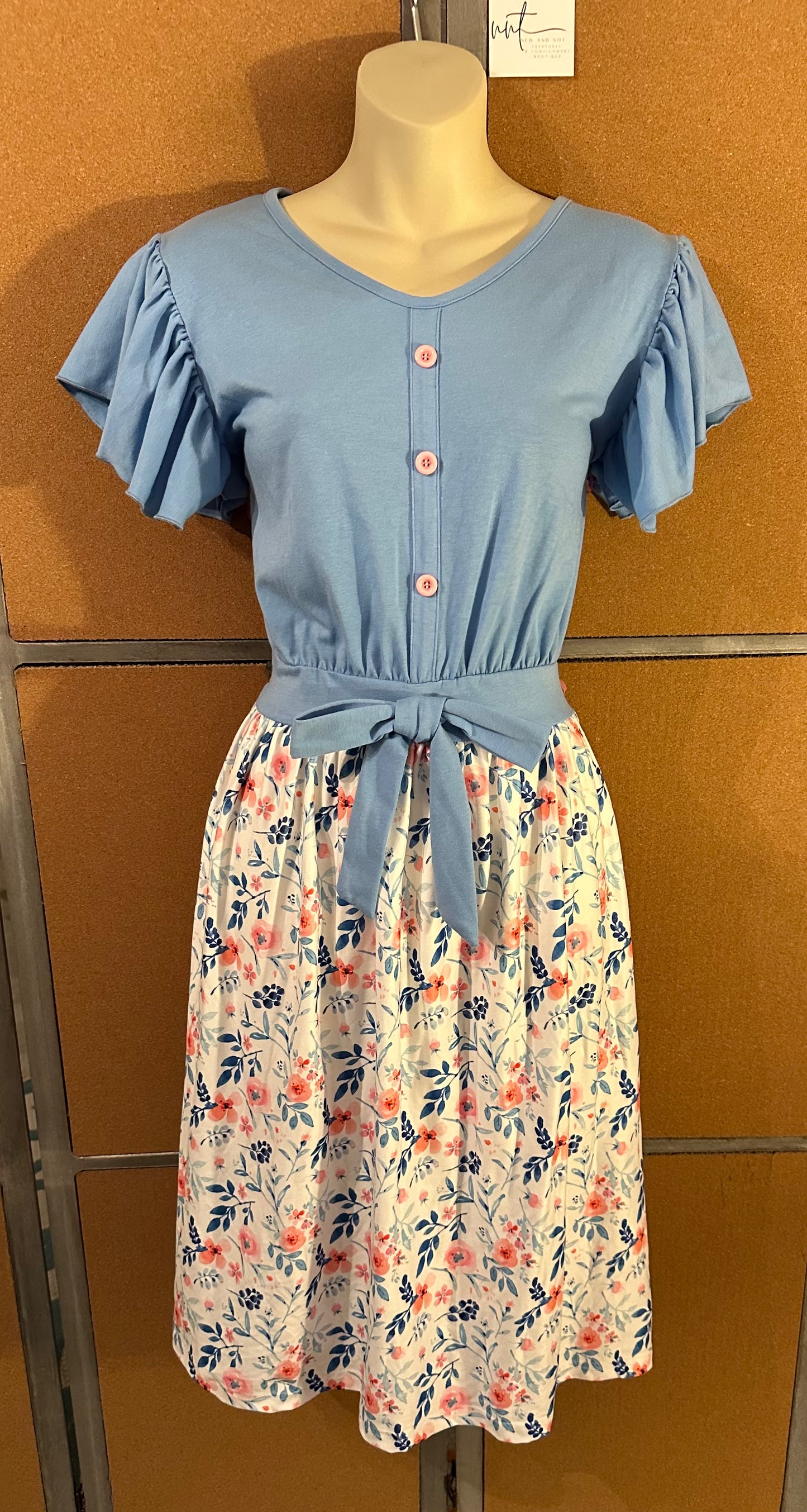 Marie Nicole Blue White Floral Tie-Waist Dress with Flutter Sleeves – Large