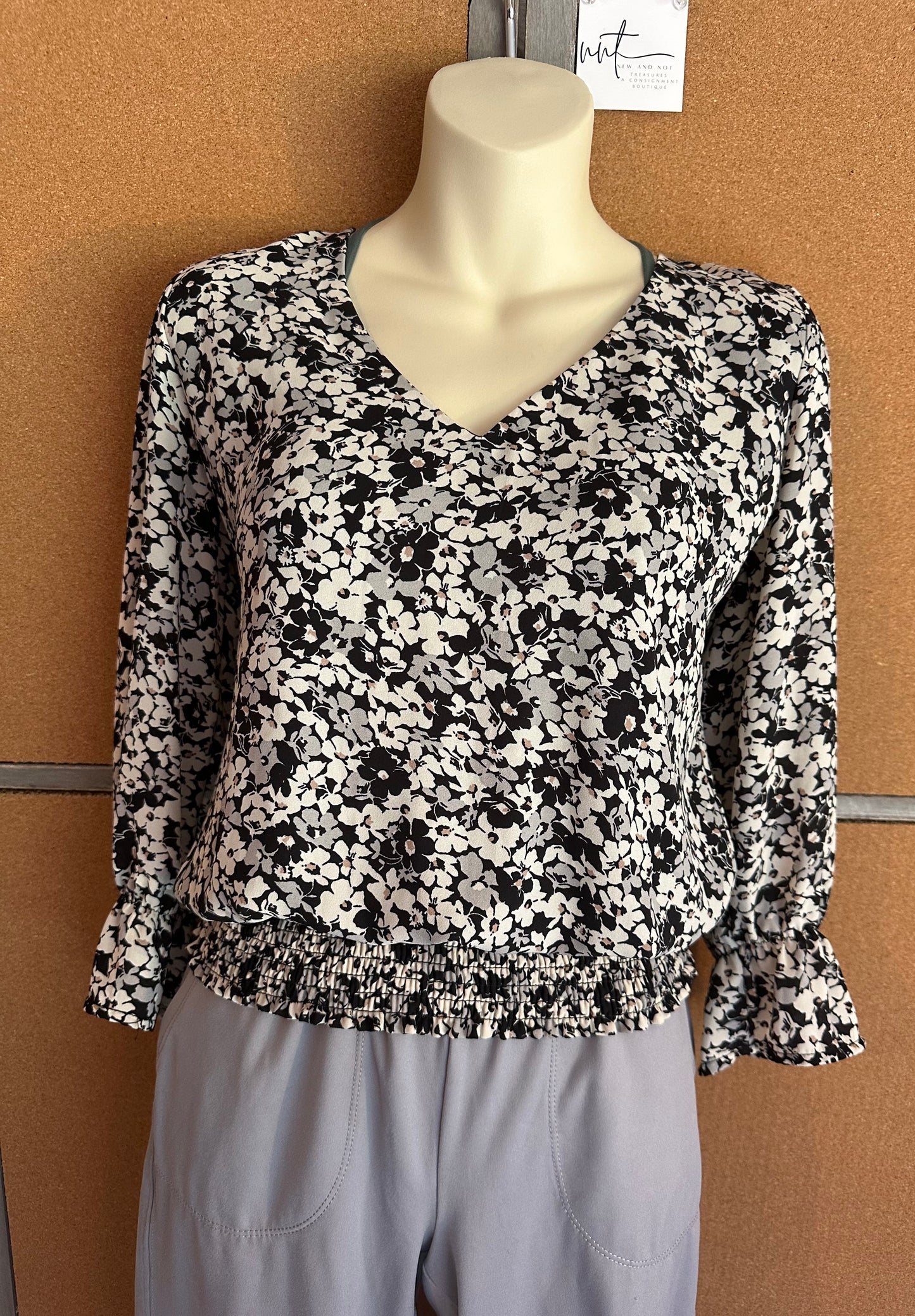 Philosophy Black White Floral V-Neck Blouson Sleeve Smocked Waist Women’s Small