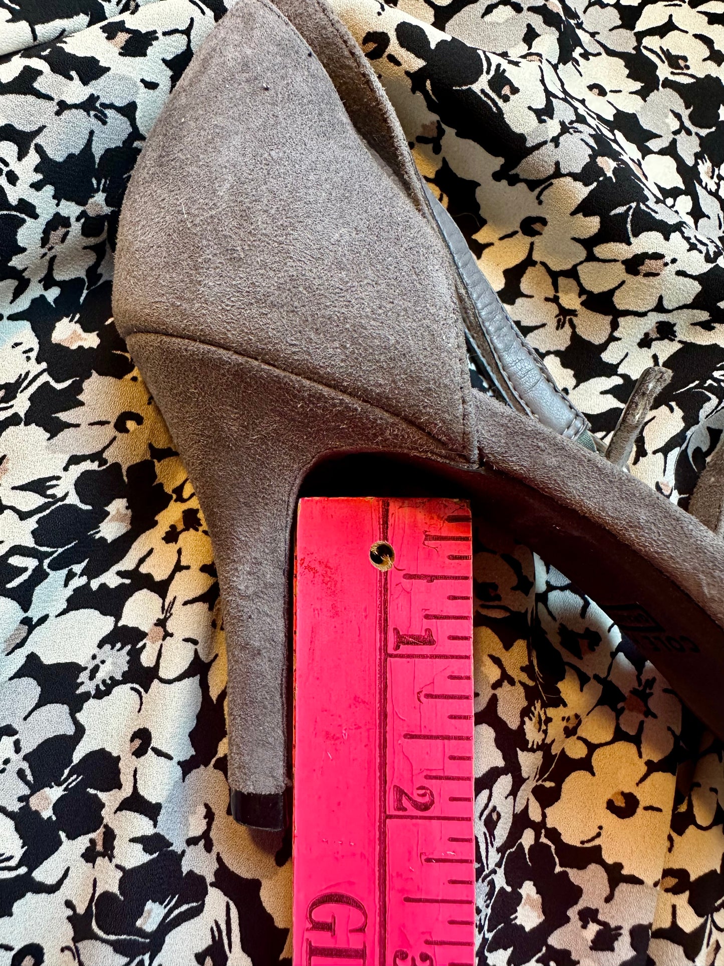 COLE HAAN Saybrook II D’orsay Ankle Strap Pump Gray Leather Suede Shoes Sz 9.5