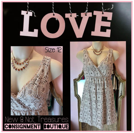 Suzi Chin for Maggie Boutique Tan Lace Lined Sleeveless V Neck Dress. EUC 12