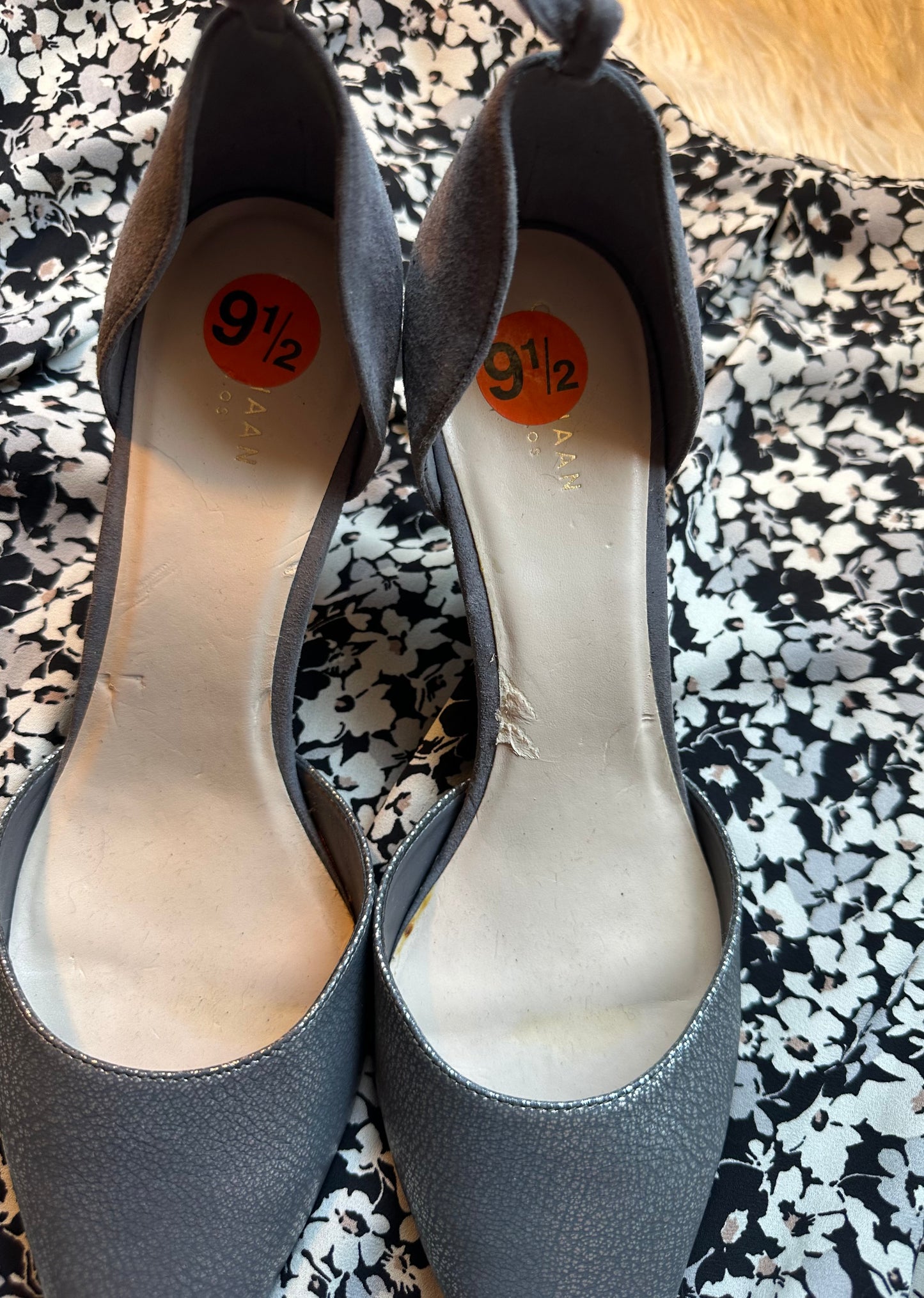 COLE HAAN Saybrook II D’orsay Ankle Strap Pump Gray Leather Suede Shoes Sz 9.5