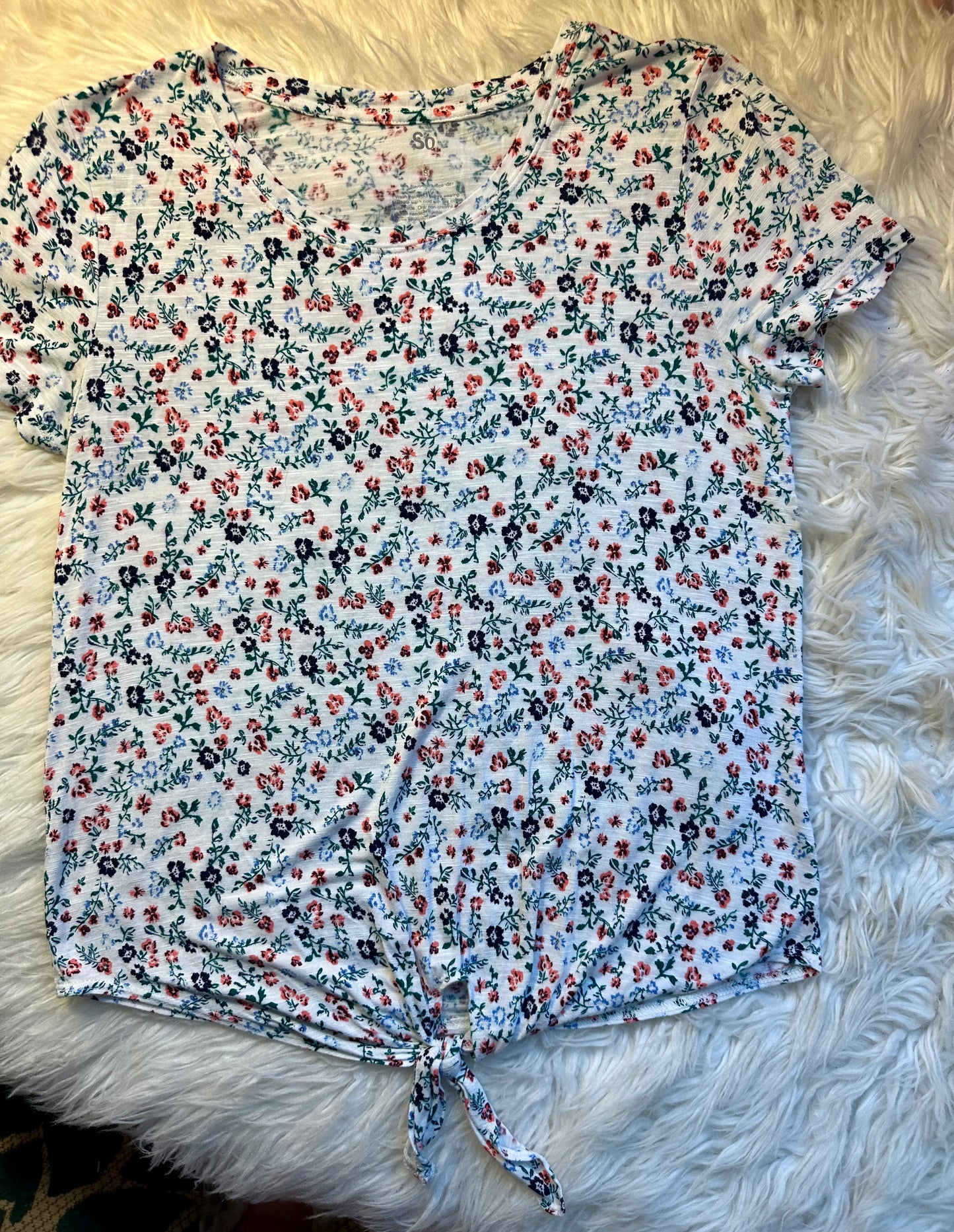 SO White Floral Tie Front Short Sleeve Tee Shirt Women’s Size Small