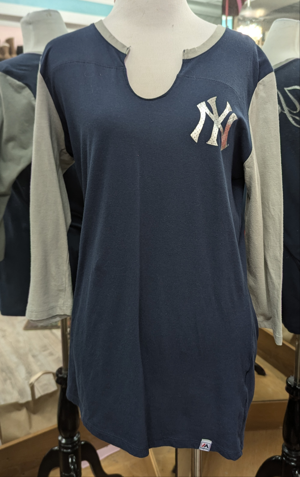 NWT Women's NY Yankees Top,Sz Large.