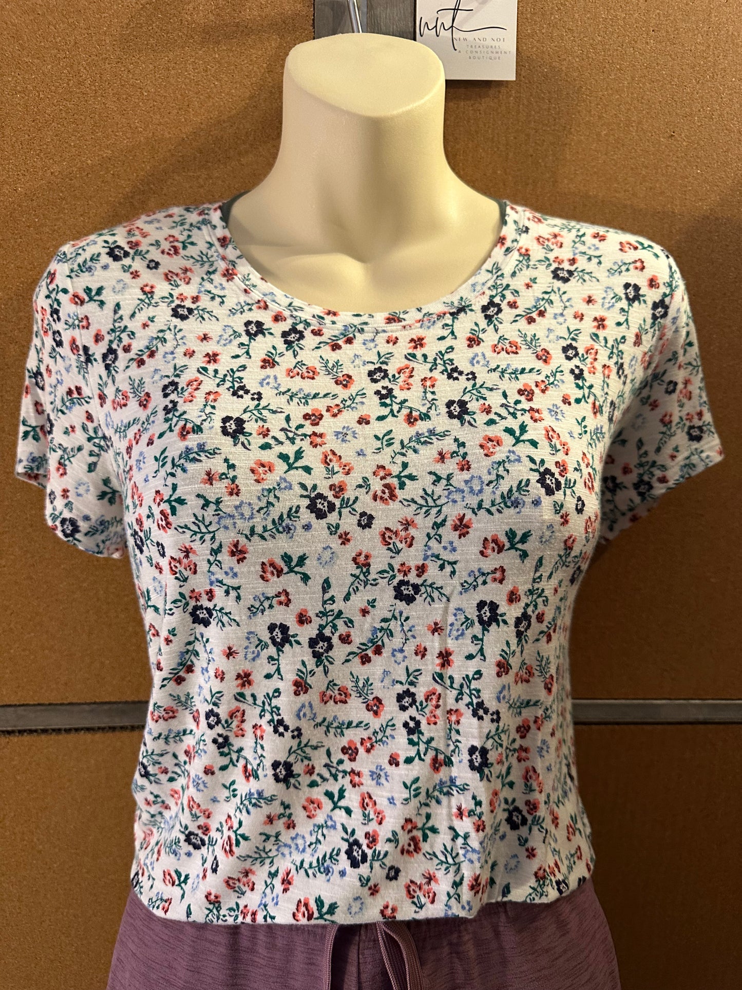 SO White Floral Tie Front Short Sleeve Tee Shirt Women’s Size Small