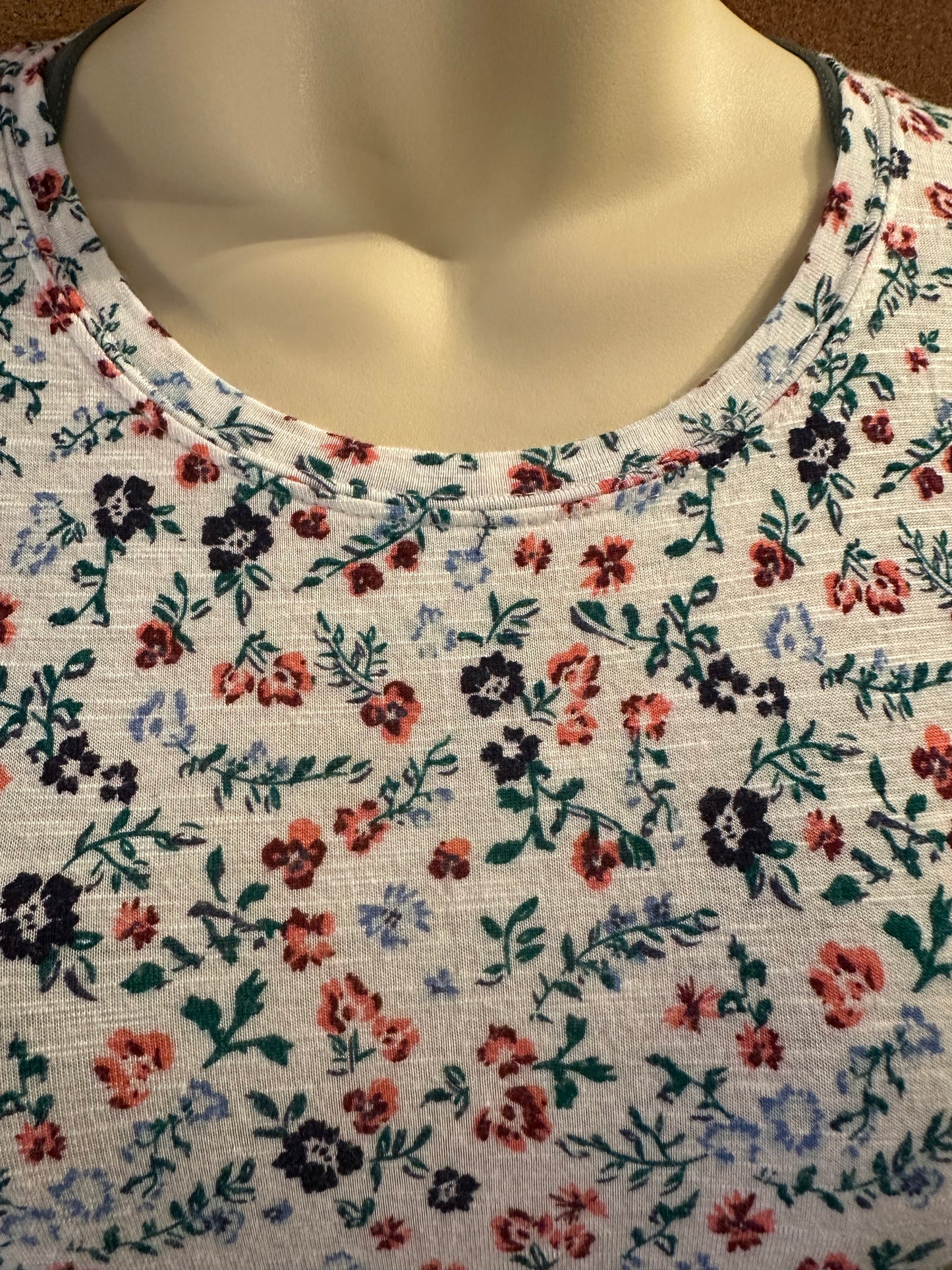 SO White Floral Tie Front Short Sleeve Tee Shirt Women’s Size Small