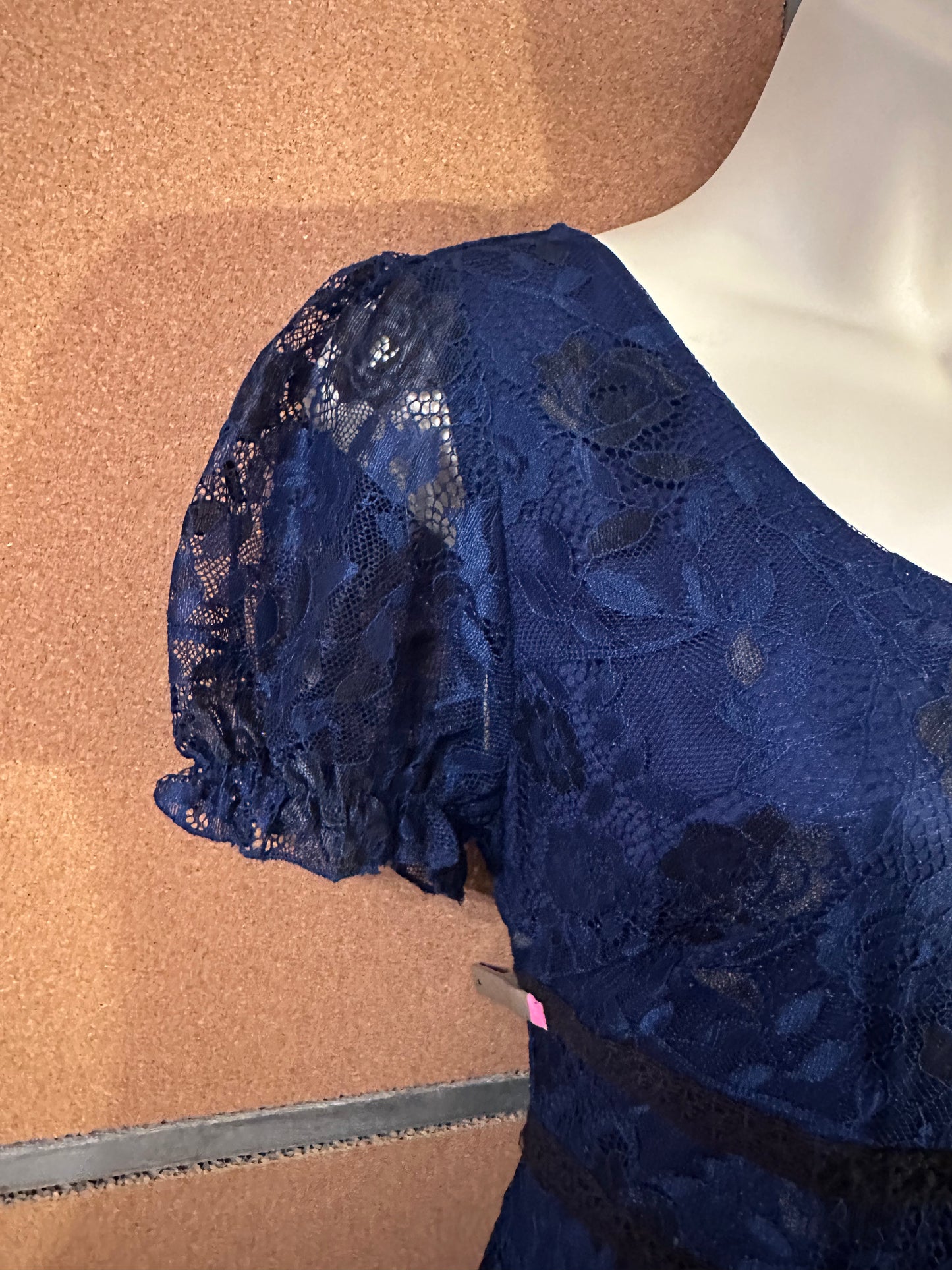 NWT Mi Ami Navy & Black Floral Lace Ruffle Tier Midi Dress – Size Small