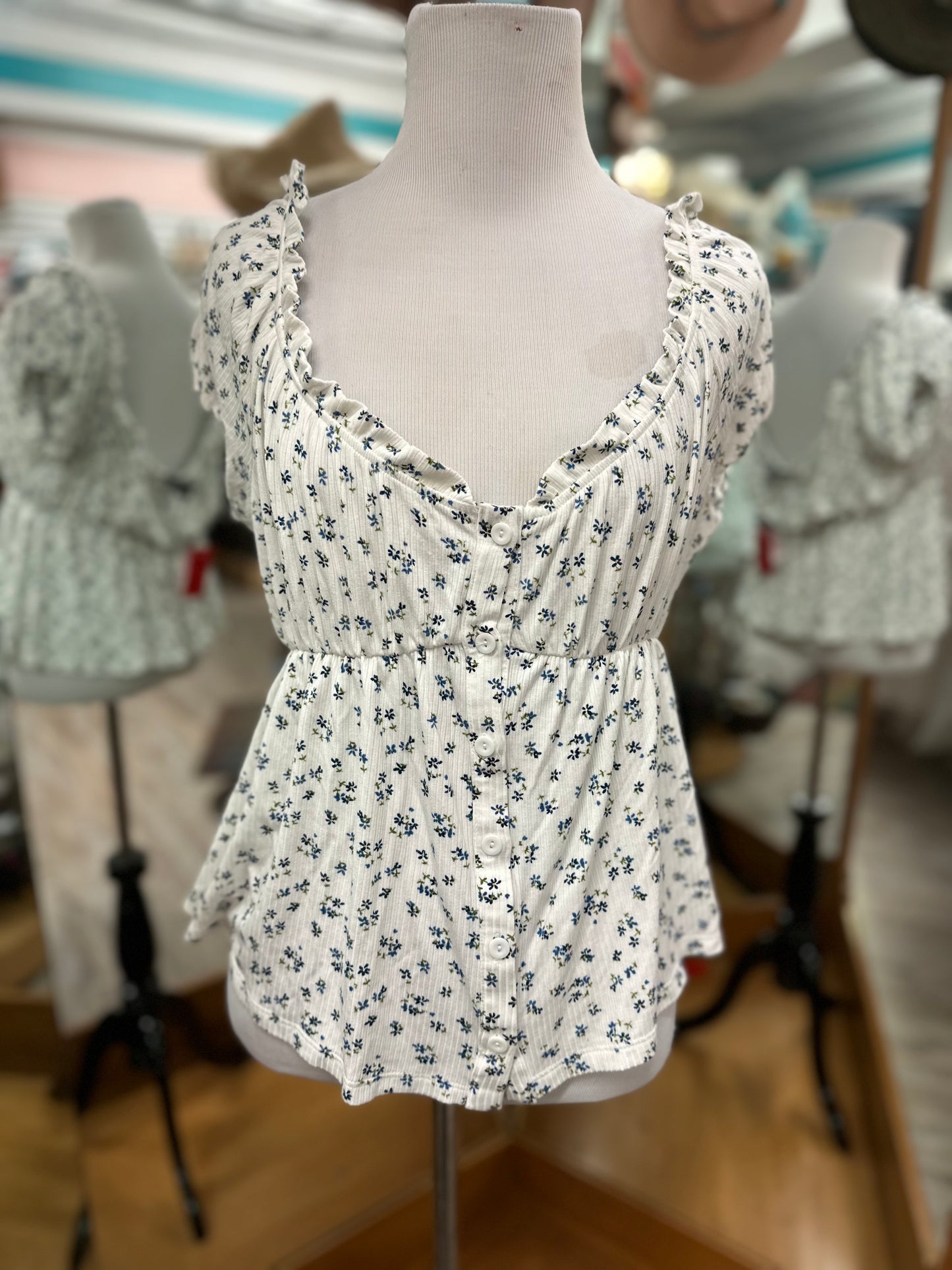 Rue21 White Floral Top in L