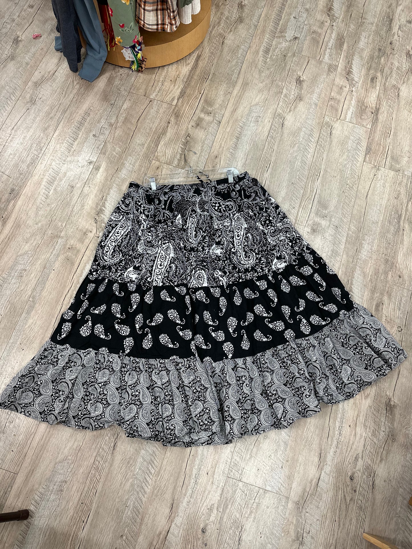 Cj Banks Black and White Paisley Patterned Skirt in 1X