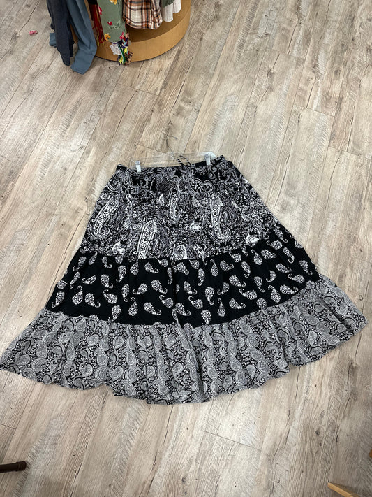 Cj Banks Black and White Paisley Patterned Skirt in 1X