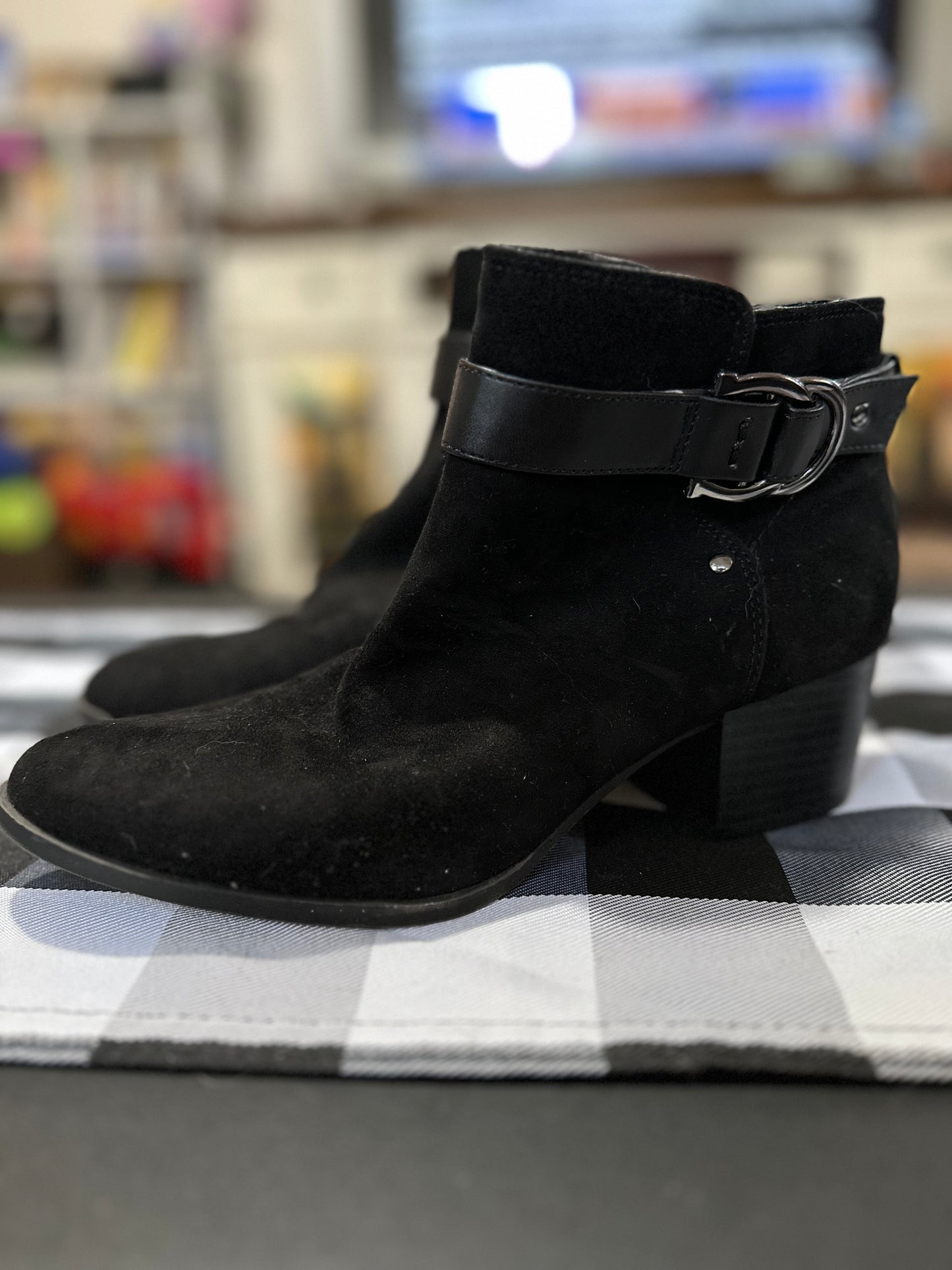 Unisa Black Buckle Top Bootie in 7