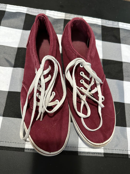 Vans Burgundy Tennis Shoes in 7