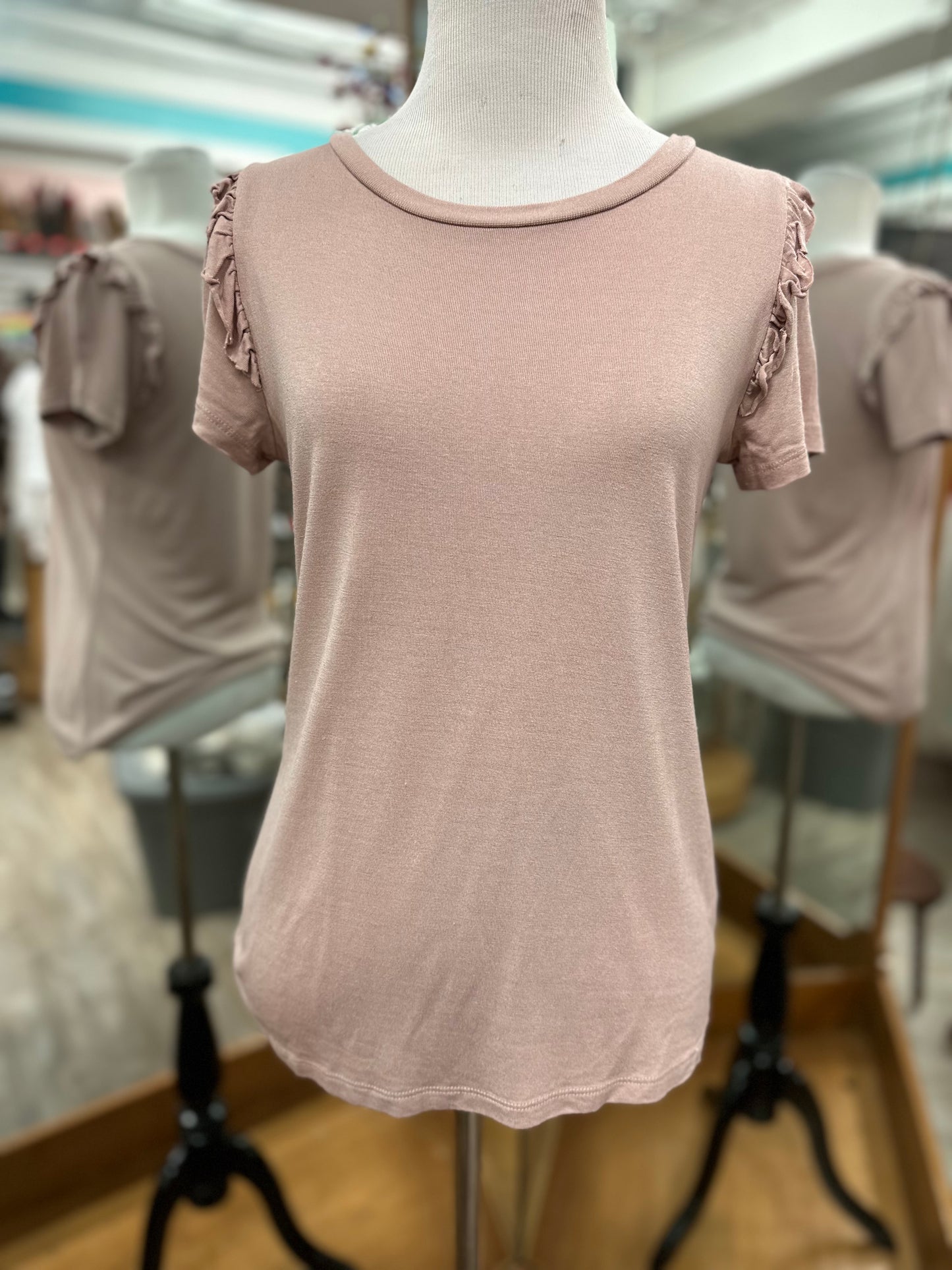 Como Vintage Mauve Ruffle Accent Short Sleeve in S