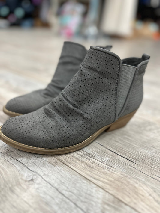 Report Grey Booties in 6