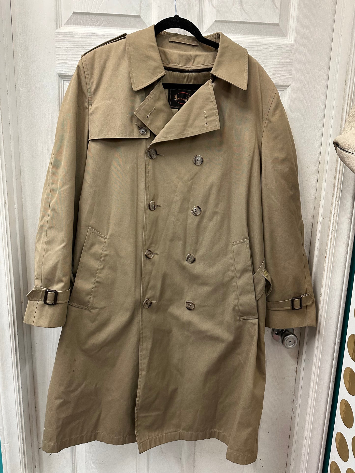 Botany 500 Khaki Trench Coat in 40R