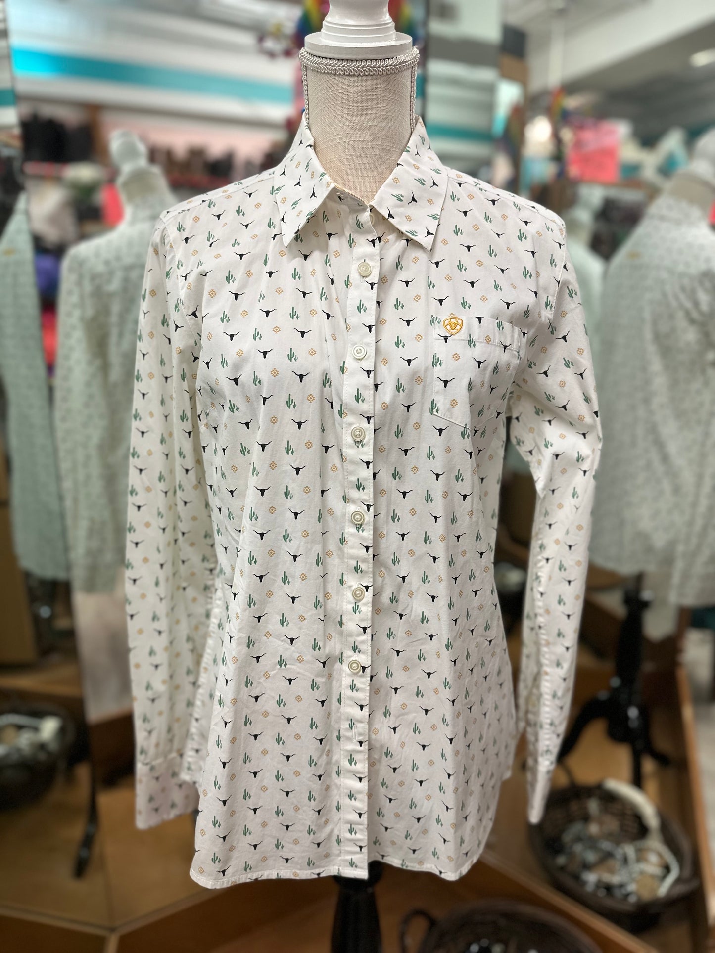 Ariat Long Horn Pattern Long Sleeve Fitted Button Down in L