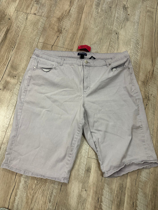 Bandolino Grey Bermuda Shorts in 20W