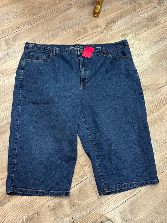 Gloria Vanderbilt Denim Shorts in 22W