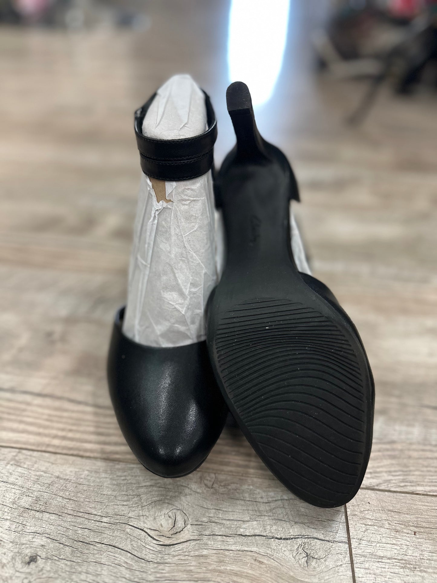 Clarks Black Ambyr Skip Pump in 9.5