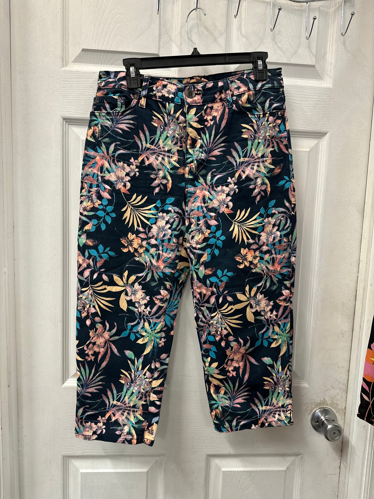 Bandolino Floral Pattern Capris in 6