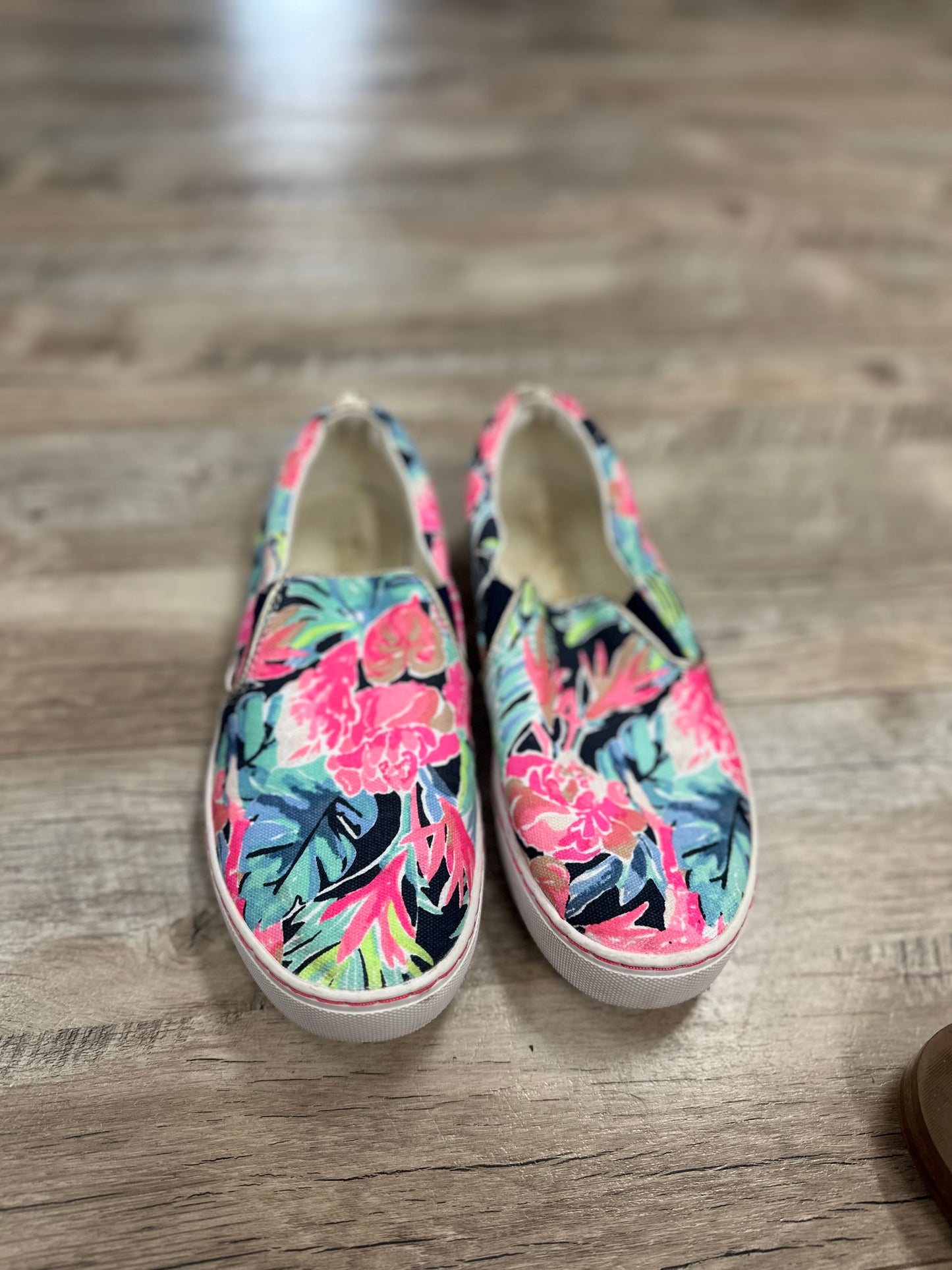 Lilly Pulitzer Floral Pattern Sneakers in 6