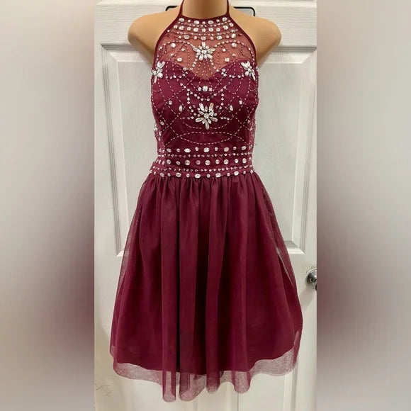 B Darlin, size 18/19. Burgundy short, embellished Formal. Halter neckline. EUC