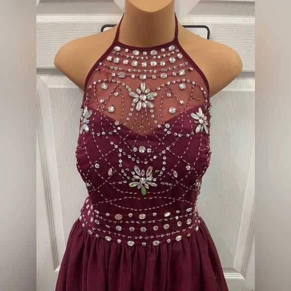 B Darlin, size 18/19. Burgundy short, embellished Formal. Halter neckline. EUC