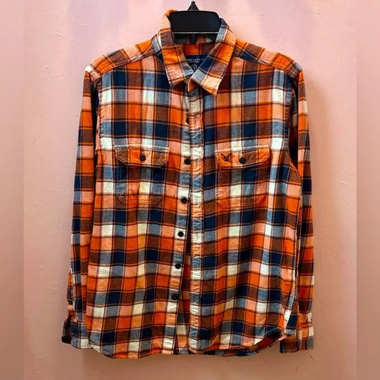 American Eagle Outfitters Orange Plaid Flannel Button Up Shirt, Size Medium EUC