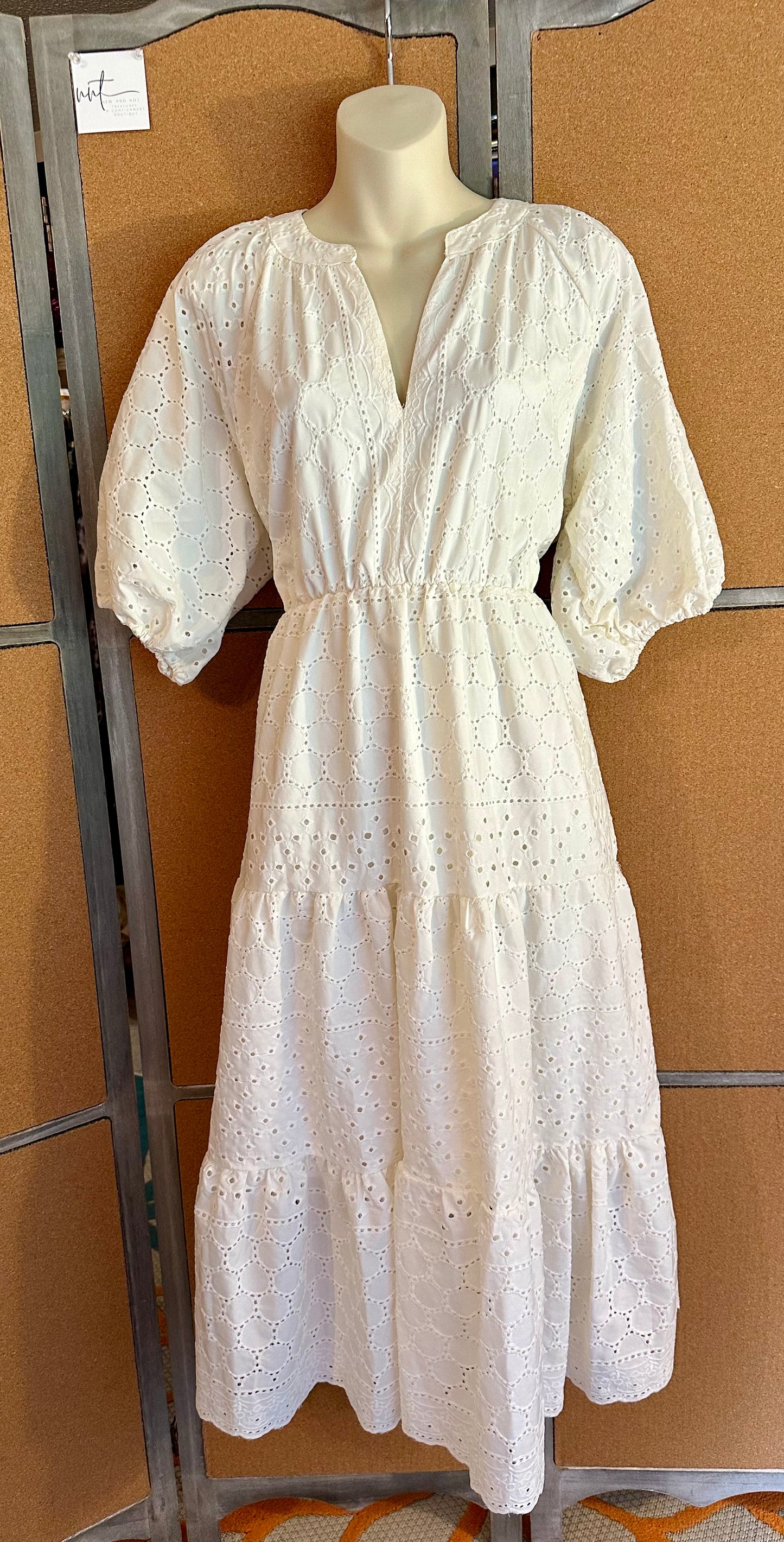 This & That White Eyelet Midi Dress Women’s Large V-Neck ½ Sleeve Tiered Boho