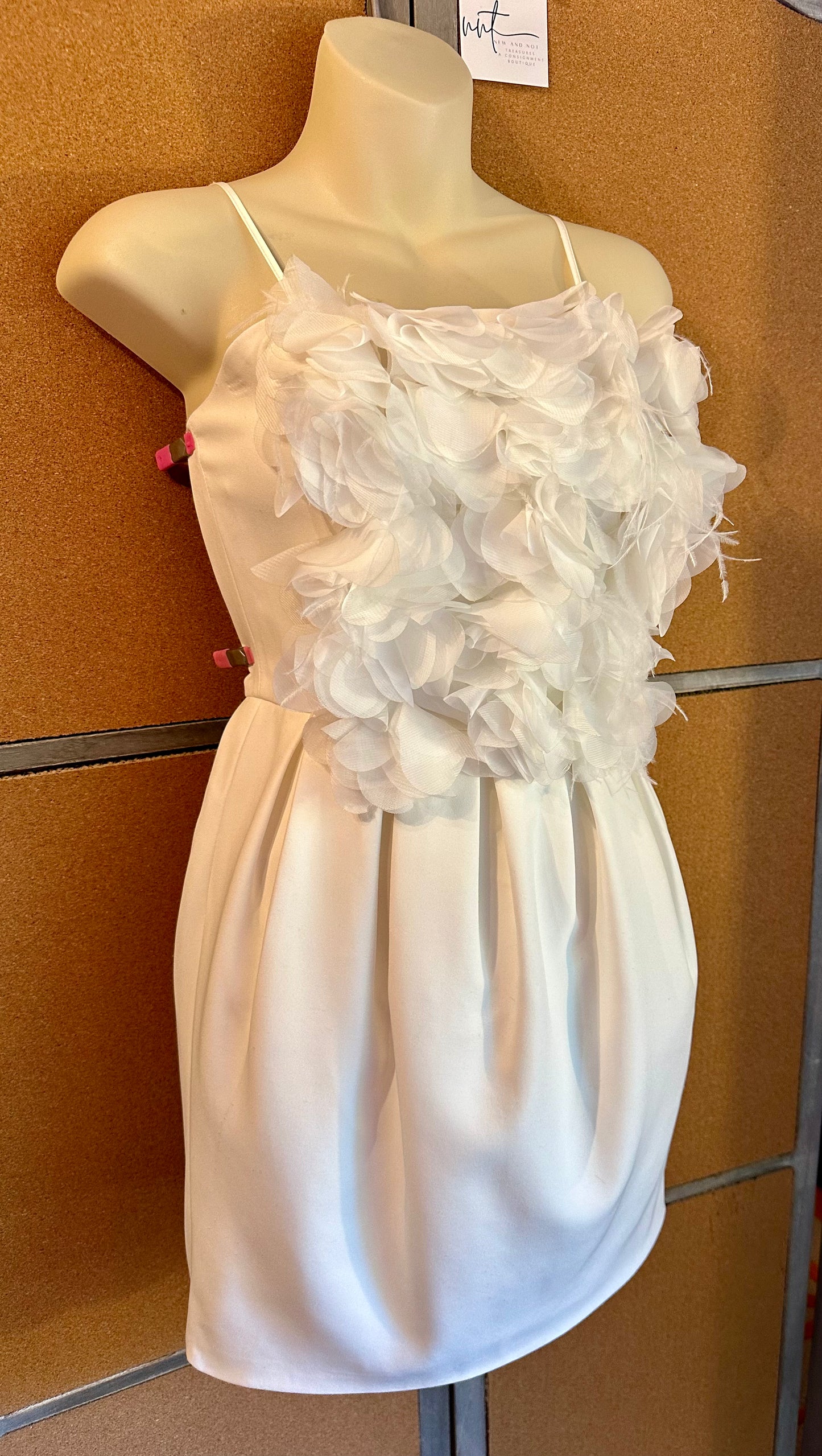 NWT Akira White 3D Floral Feather Cocktail Party Mini Dress Women’s Small