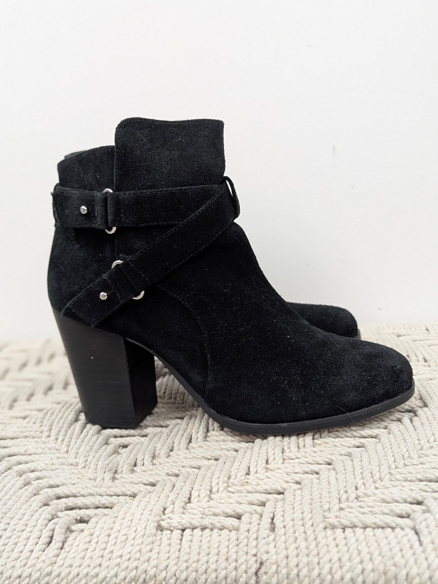 GIANNI BINI Black Suede Buckle Strap Block Heel Ankle Zip Booties Women’s 8.5