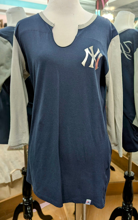 NWT Women's NY Yankees Top,Sz Large.