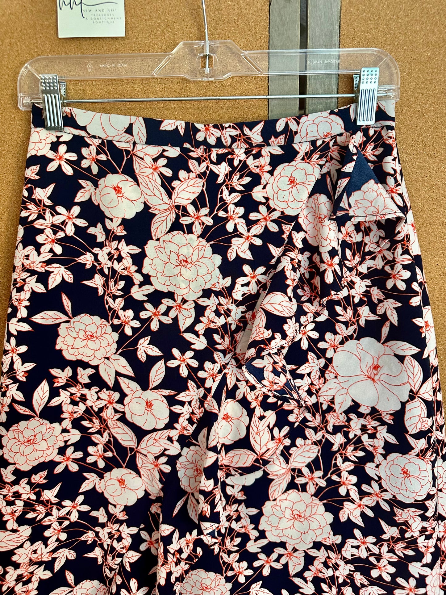 Banana Republic Navy White Floral Knee Length Skirt Ruffle Detail Size 0 EUC
