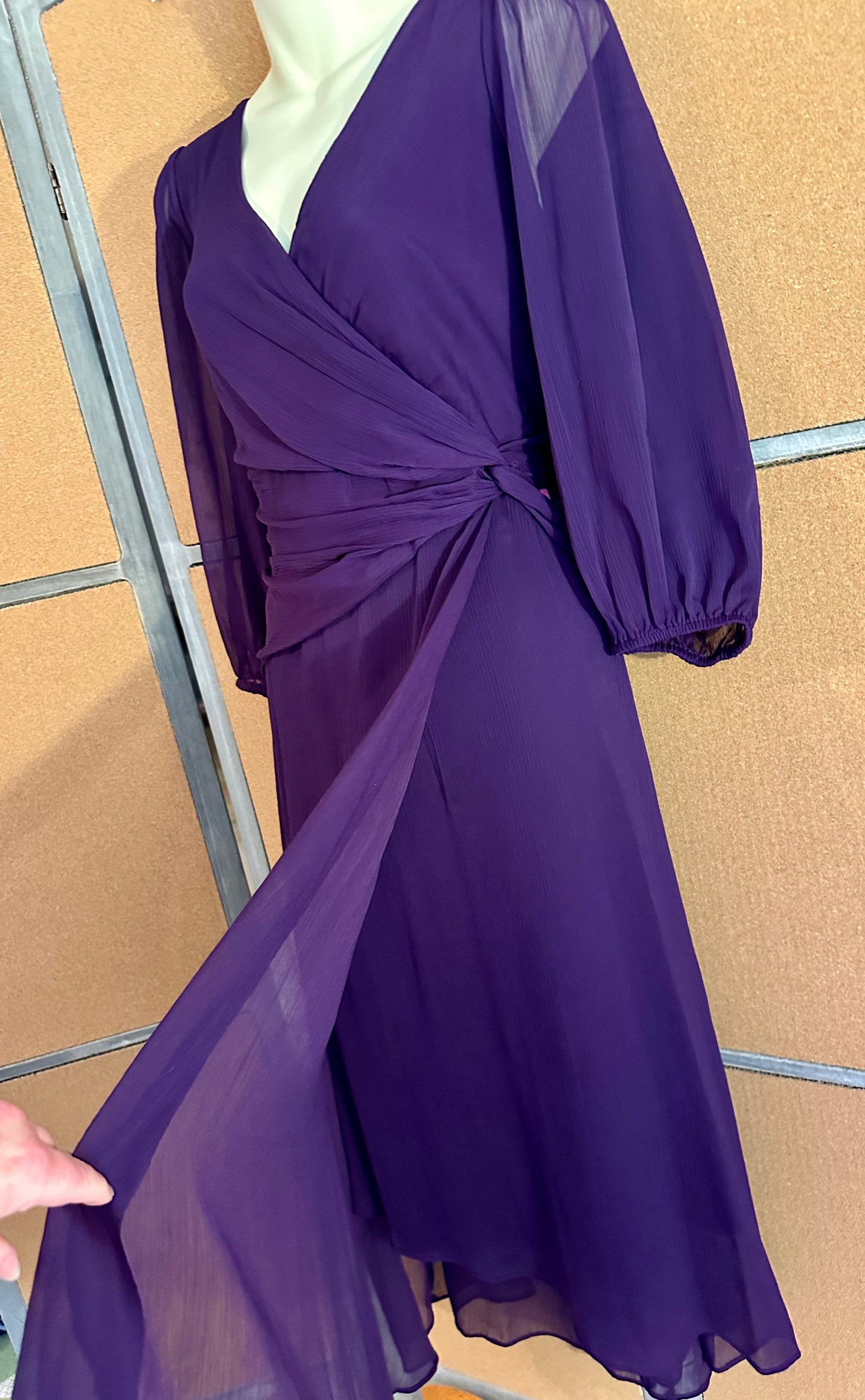 DKNY Purple Chiffon Fit & Flare Midi Dress 3/4 Sleeve Knot Front Sz 14DKNY Purple Chiffon Fit & Flare Midi Dress 3/4 Sleeve Knot Front Sz 14