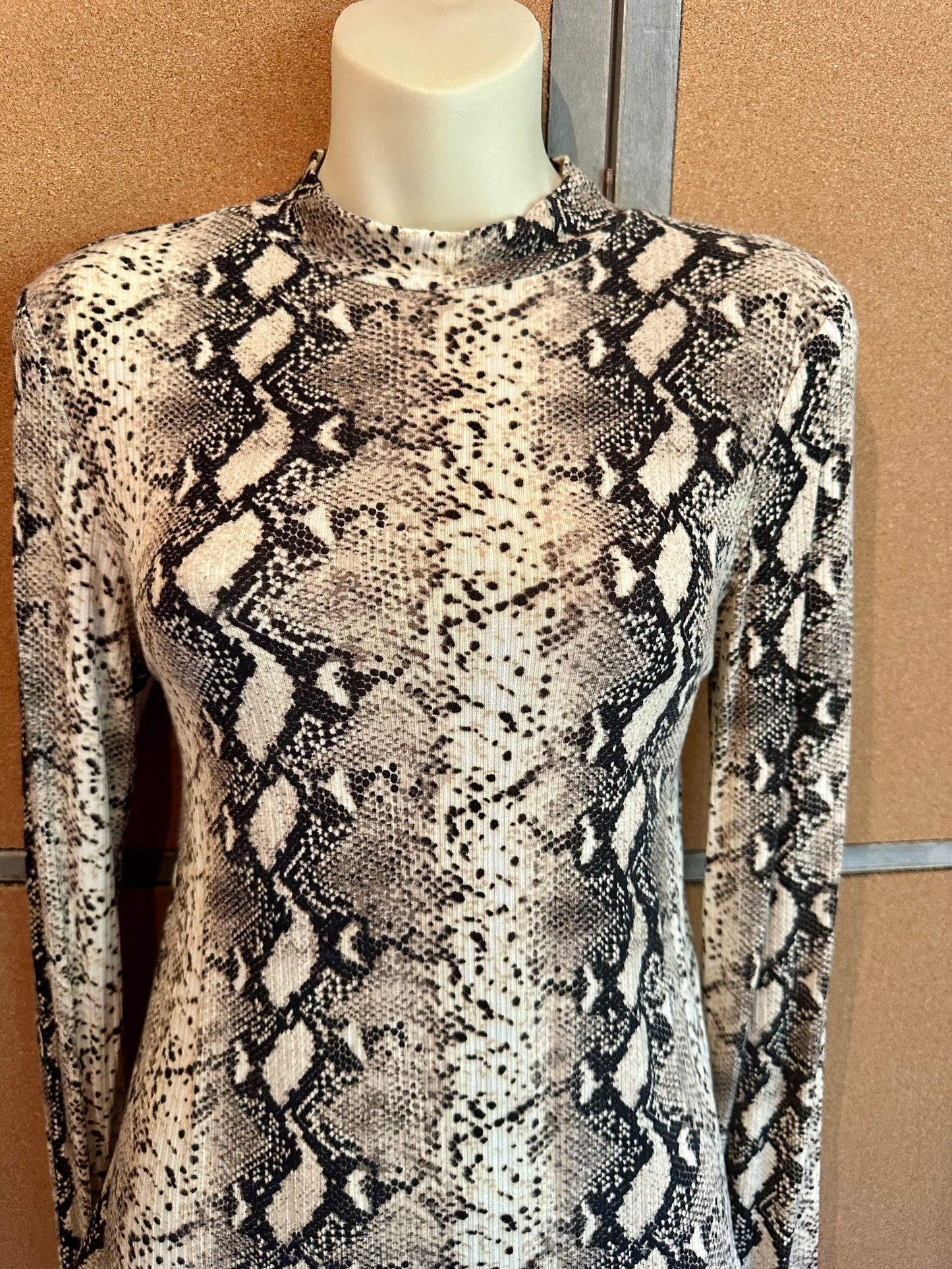Love Streak Snake Print Ribbed Mock Neck Top Rayon Blend Long Sleeve Size Large
