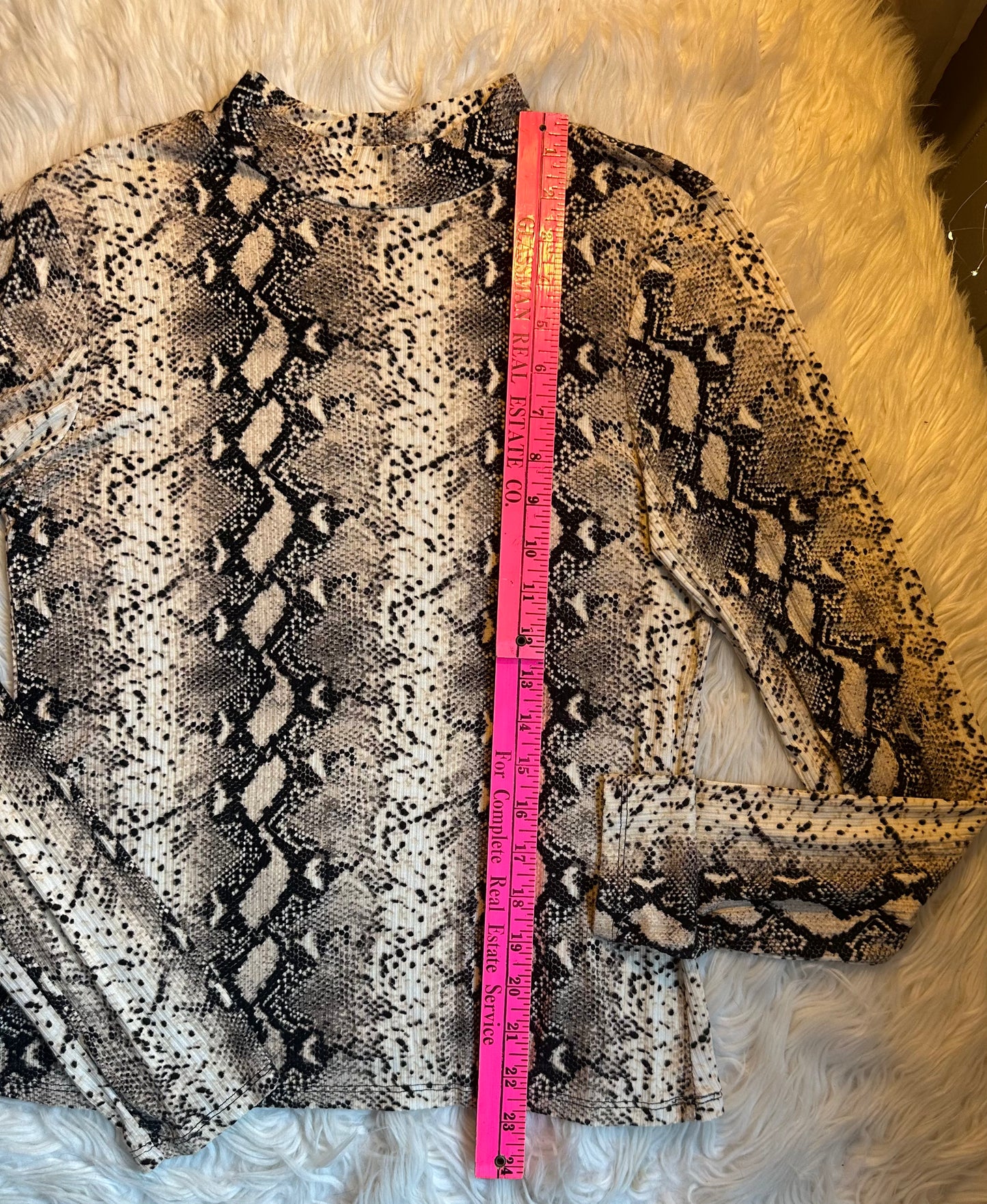 Love Streak Snake Print Ribbed Mock Neck Top Rayon Blend Long Sleeve Size Large