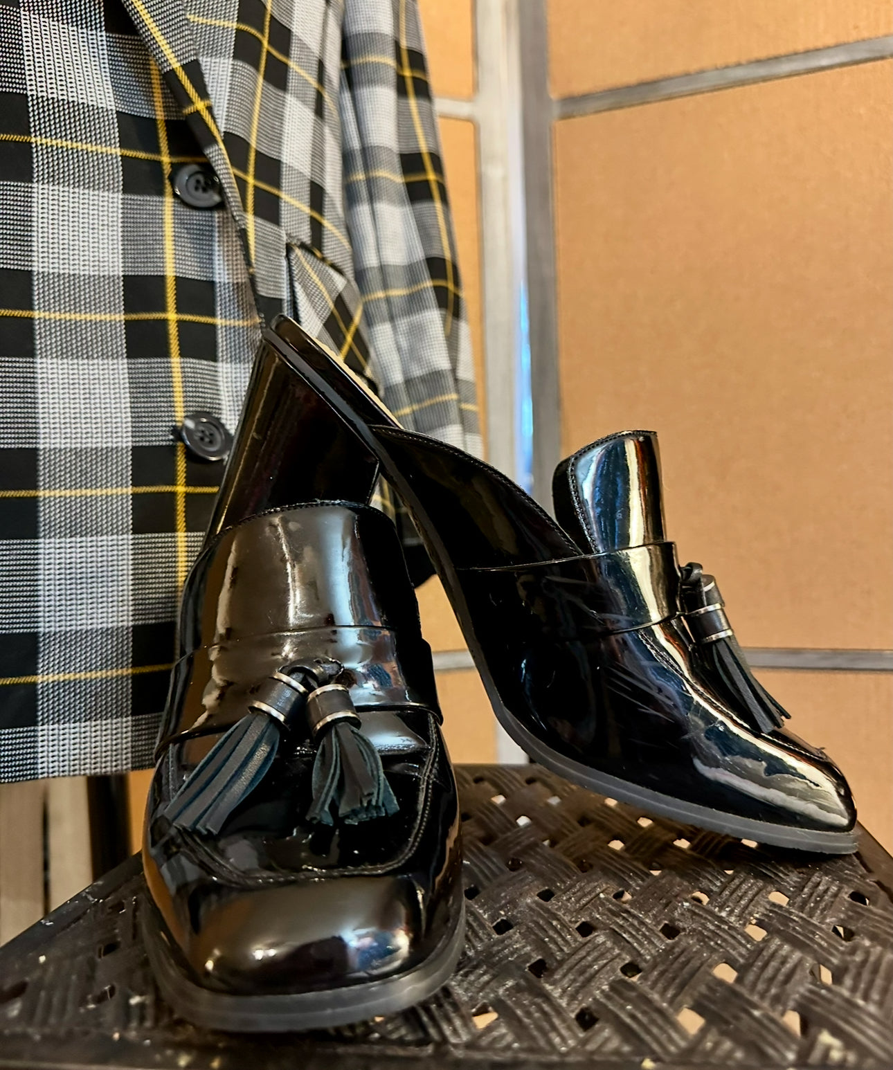 Tahari Zalla Black Patent Tassel Mules Slip-On Block Heel Loafers Size 9 EUC