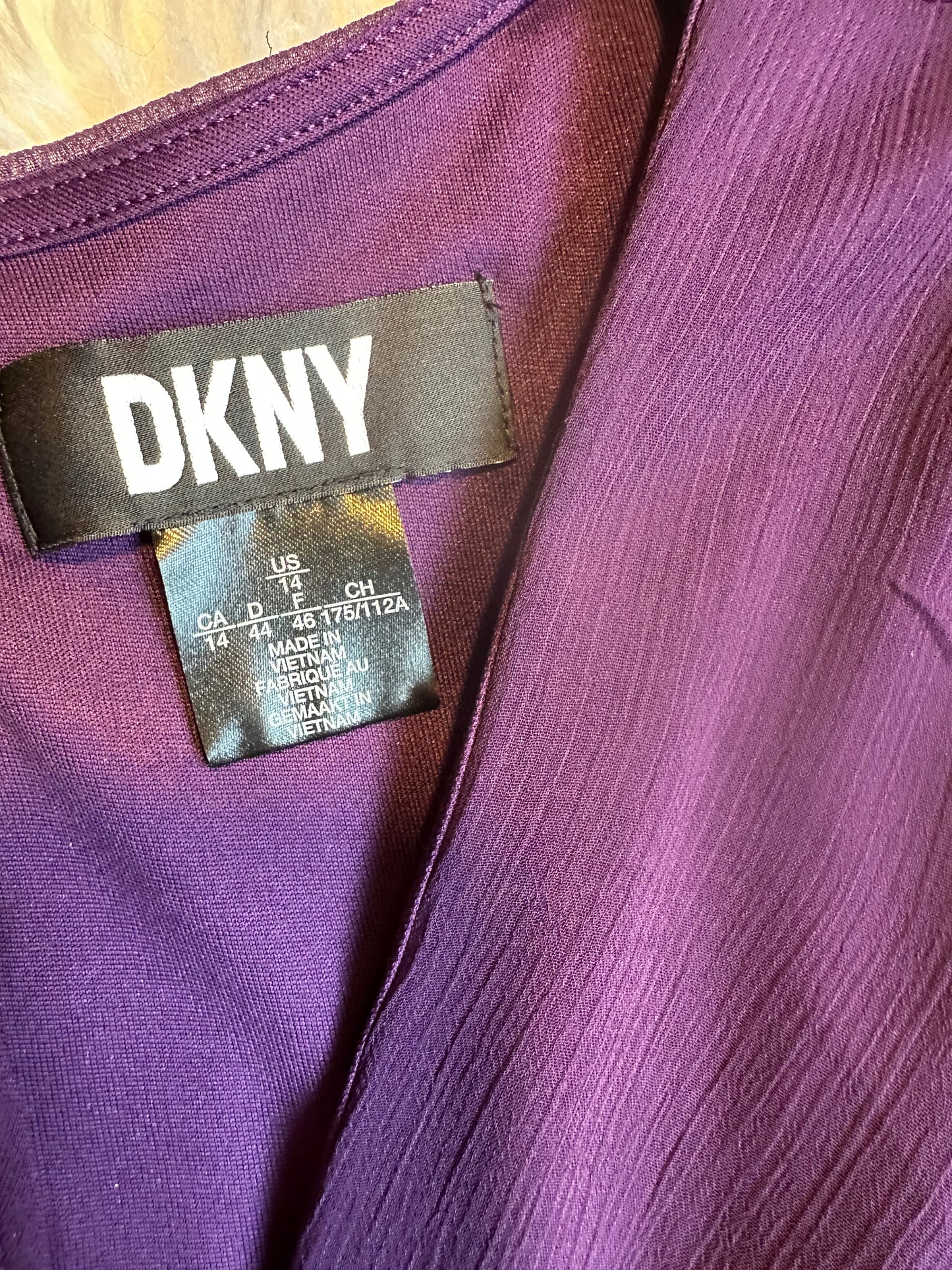 DKNY Purple Chiffon Fit & Flare Midi Dress 3/4 Sleeve Knot Front Sz 14DKNY Purple Chiffon Fit & Flare Midi Dress 3/4 Sleeve Knot Front Sz 14