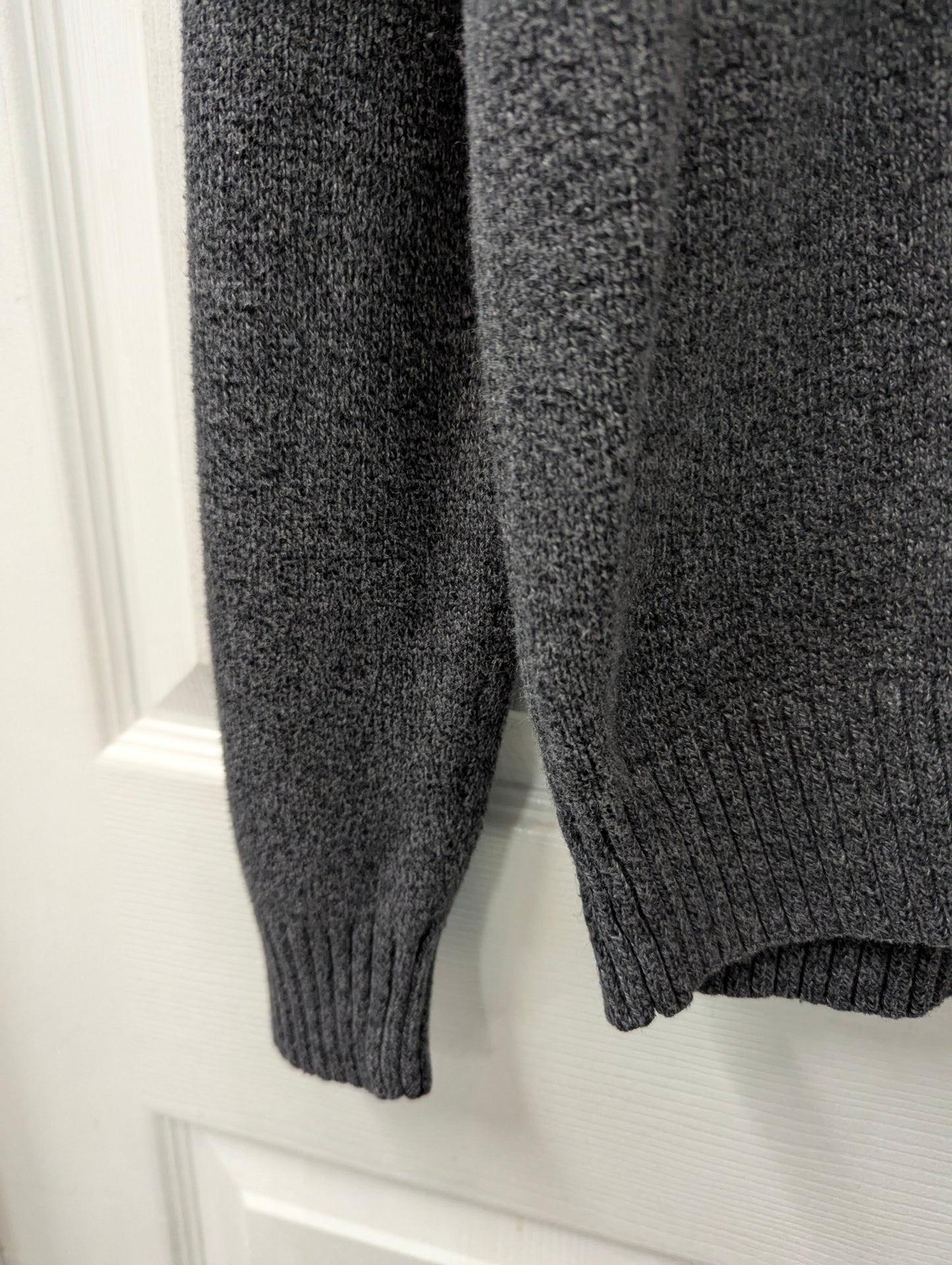 American Eagle Outfitters Grey Heavyweight Knit Pullover in M