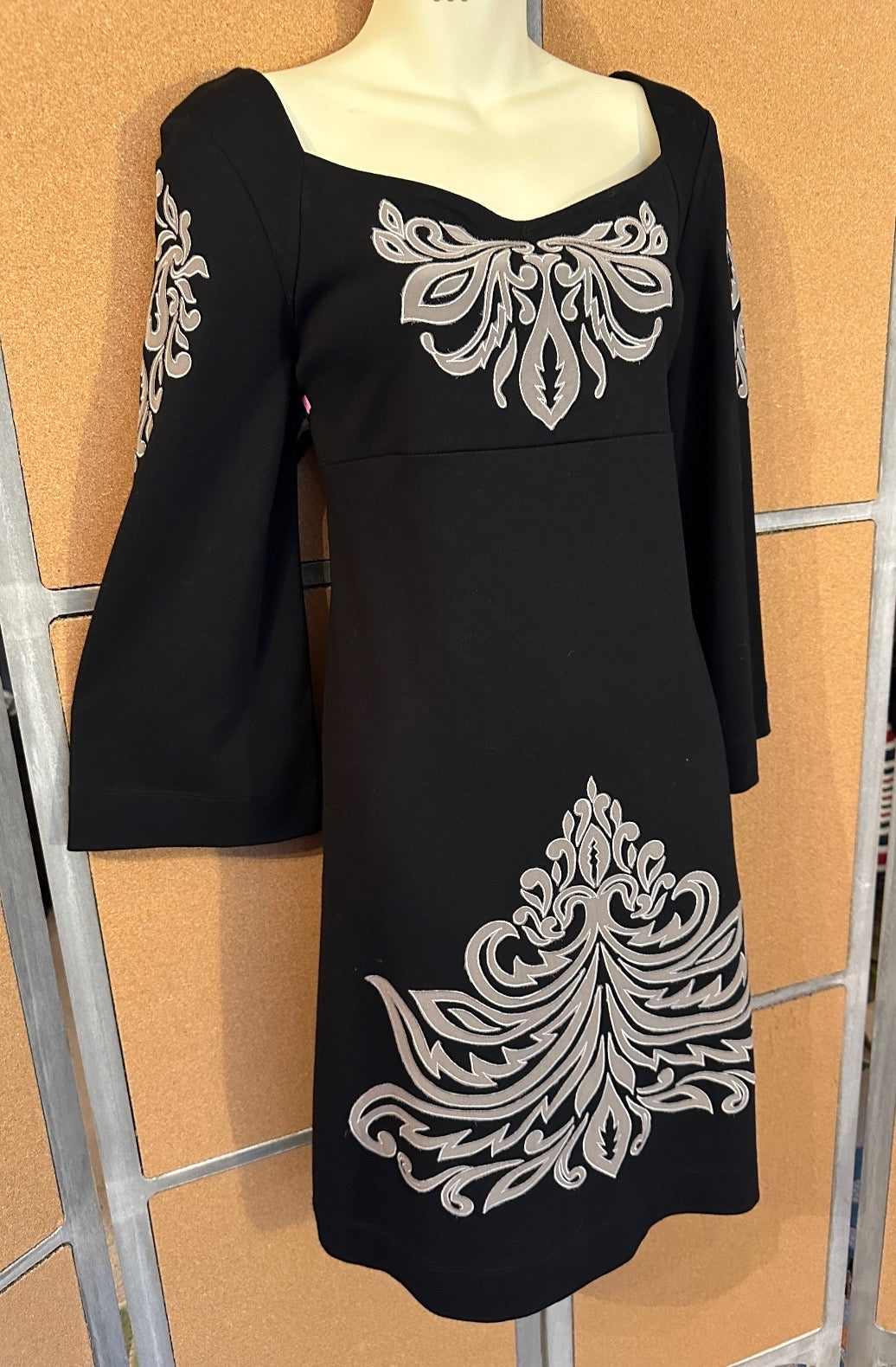 Karen Kane Black Stretch Knit Dress XL Taupe Appliqué Flare Sleeve Cocktail