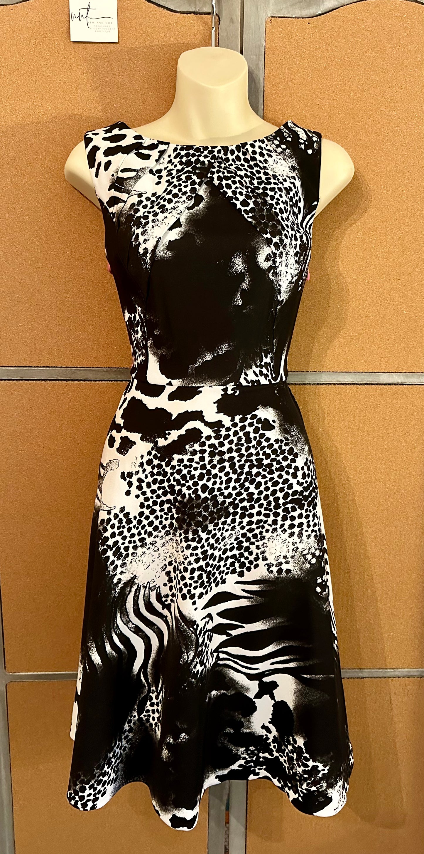 AGB Black White Animal Print Fit & Flare Dress Size 8 – Pleated Front Detail