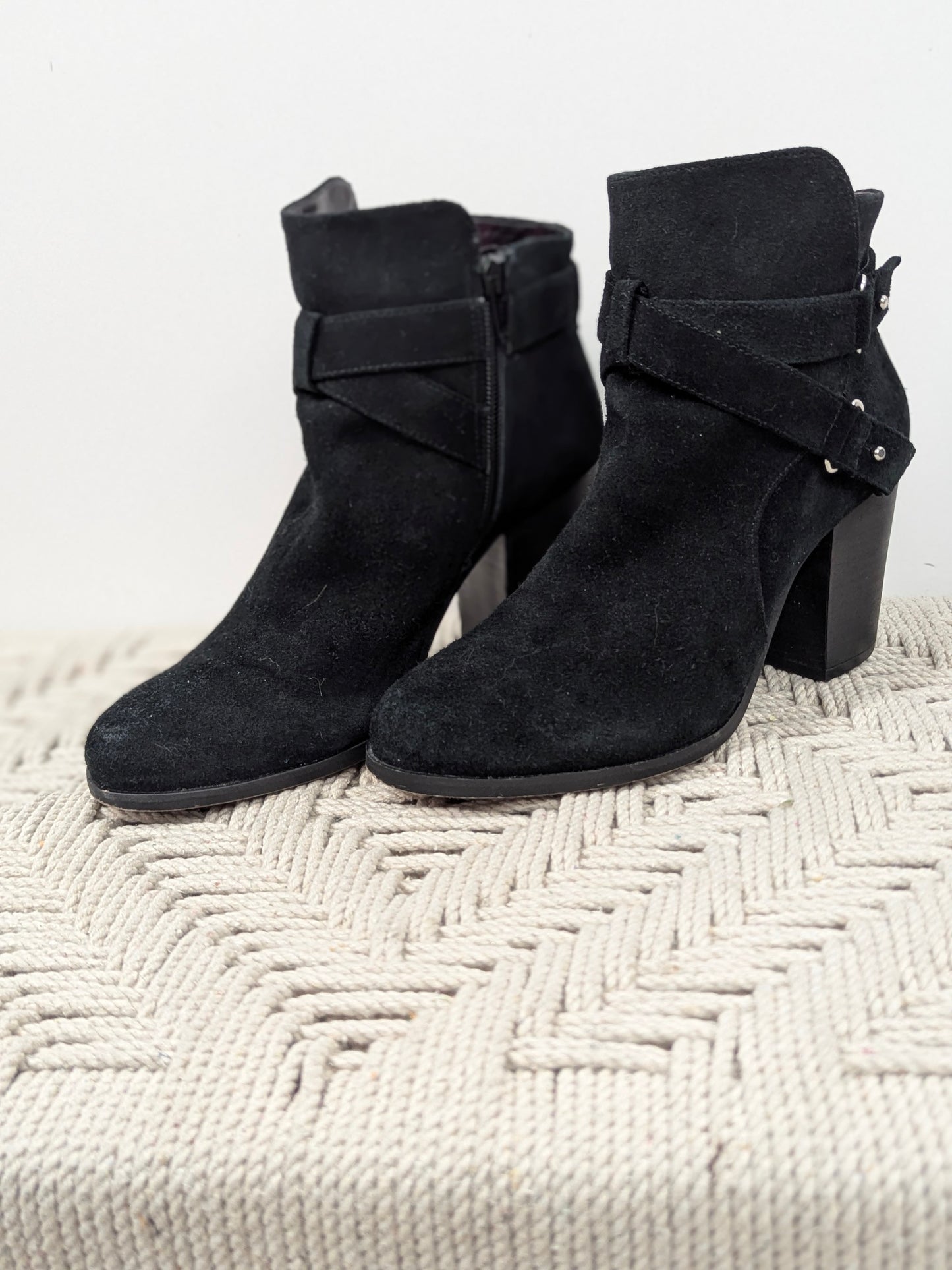 GIANNI BINI Black Suede Buckle Strap Block Heel Ankle Zip Booties Women’s 8.5