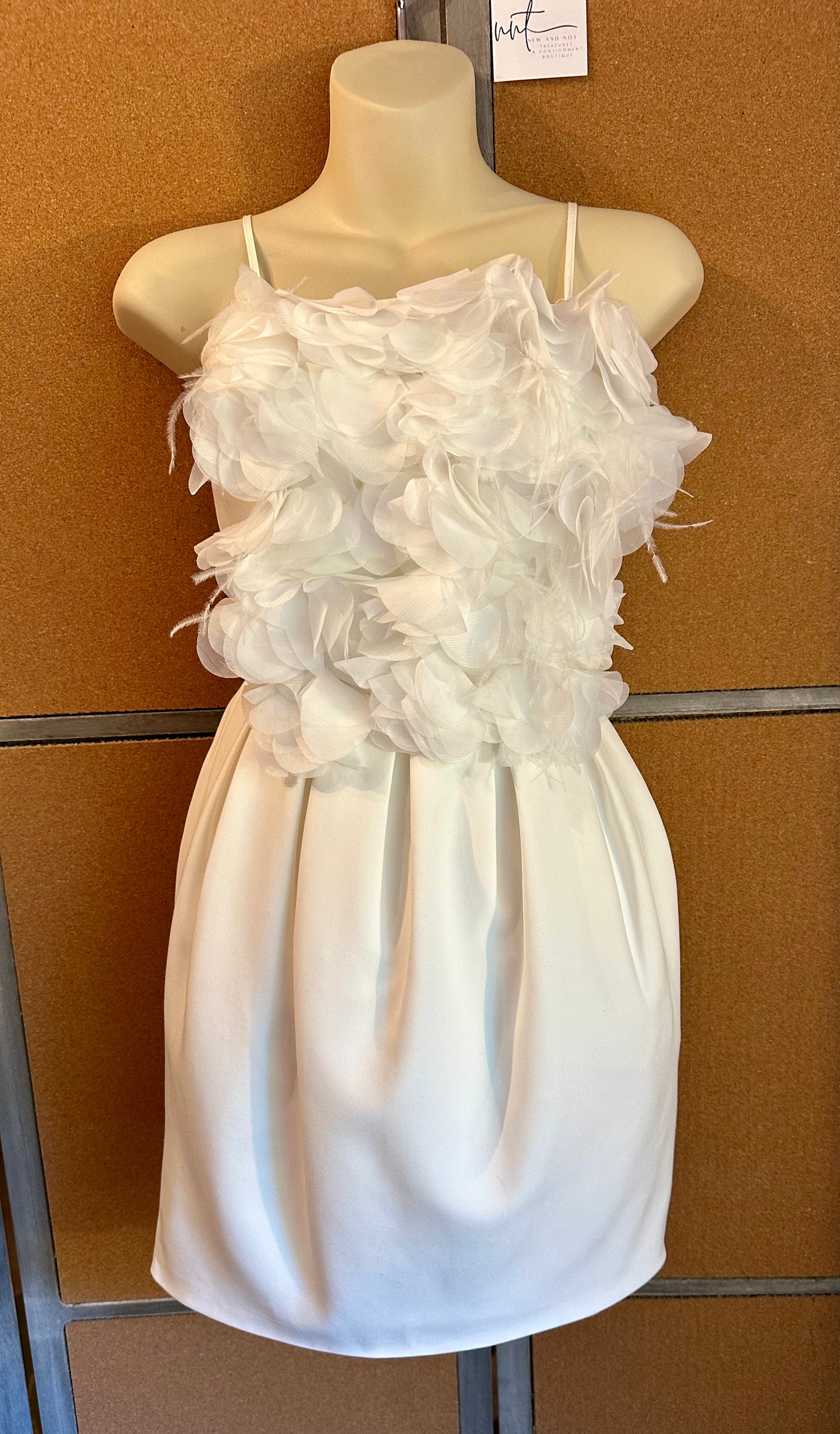 NWT Akira White 3D Floral Feather Cocktail Party Mini Dress Women’s Small