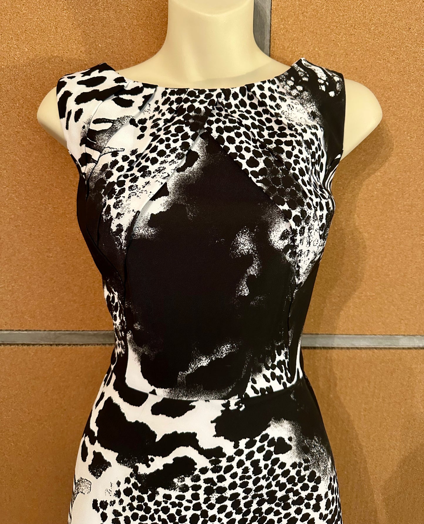 AGB Black White Animal Print Fit & Flare Dress Size 8 – Pleated Front Detail