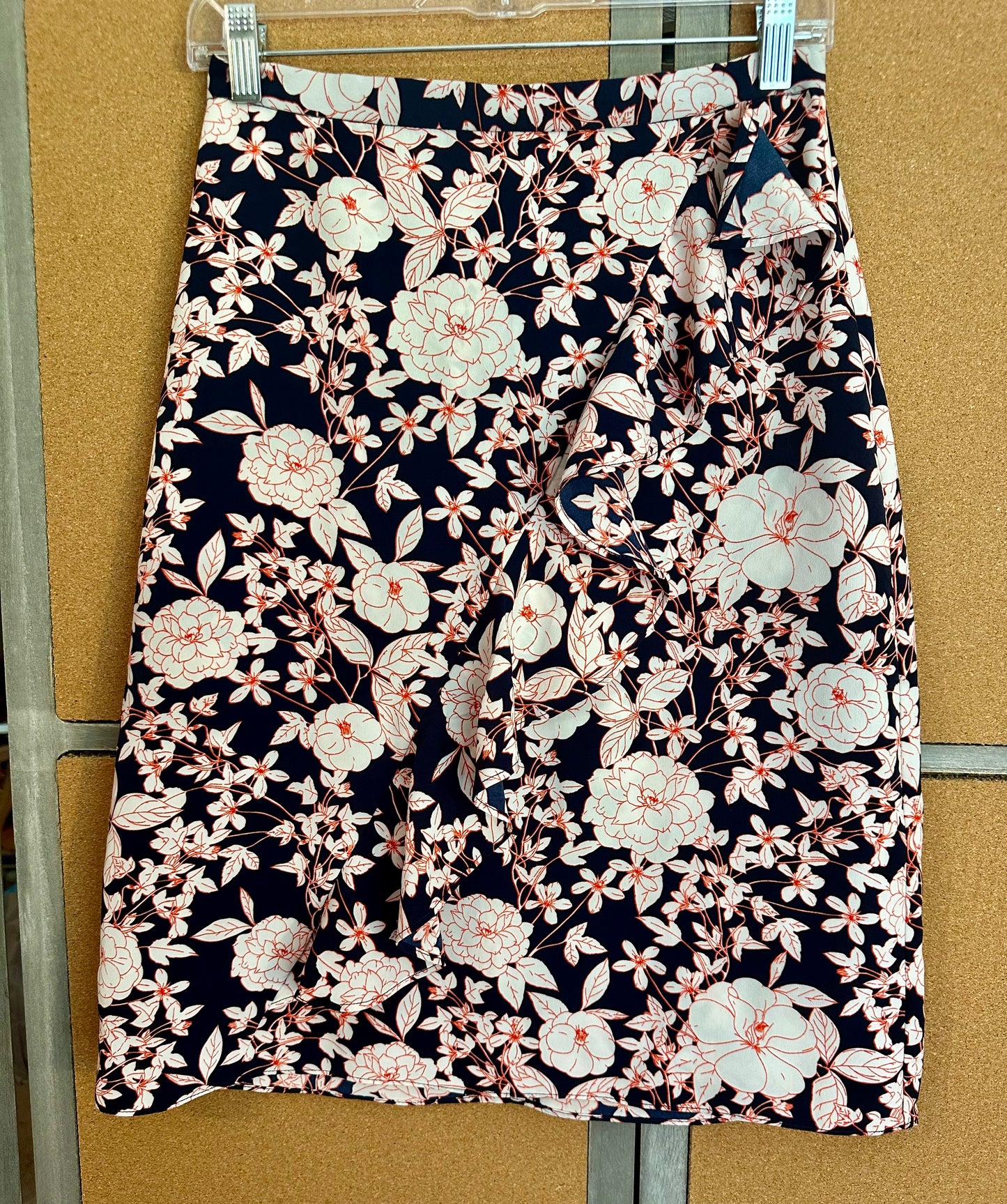 Banana Republic Navy White Floral Knee Length Skirt Ruffle Detail Size 0 EUC